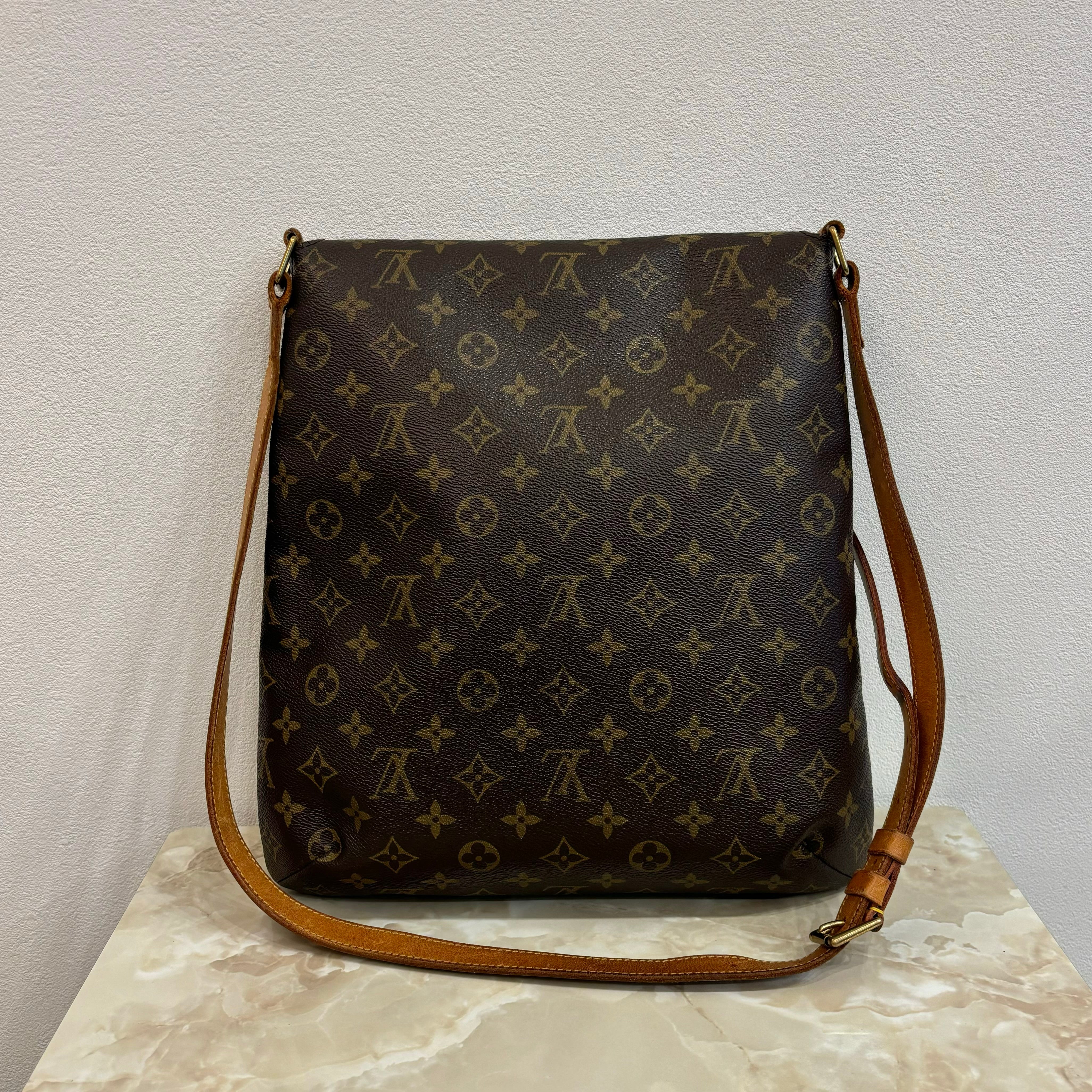 LOUIS VUITTON ショルダーバッグ