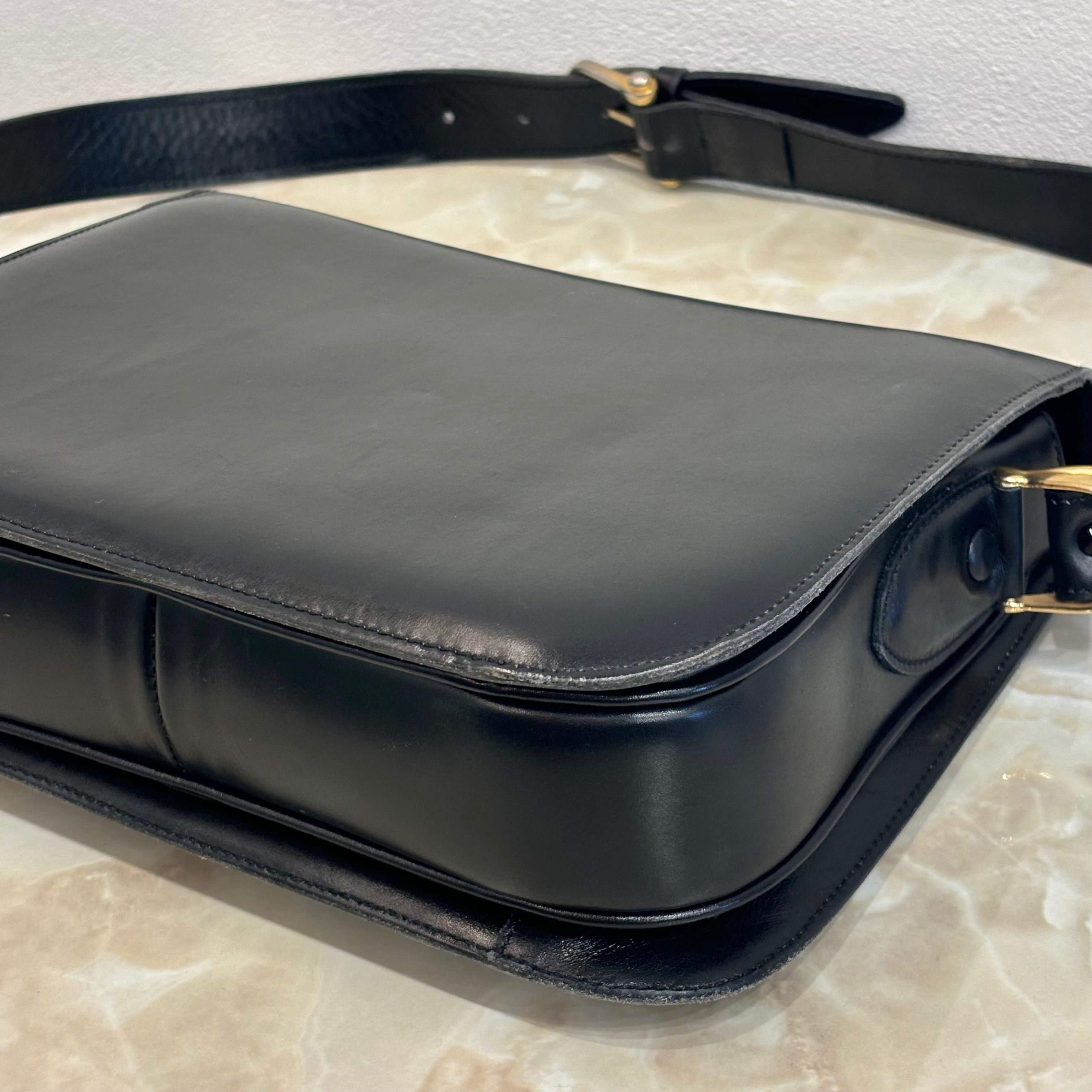 CELINE 馬車金具 レザーショルダーバッグ