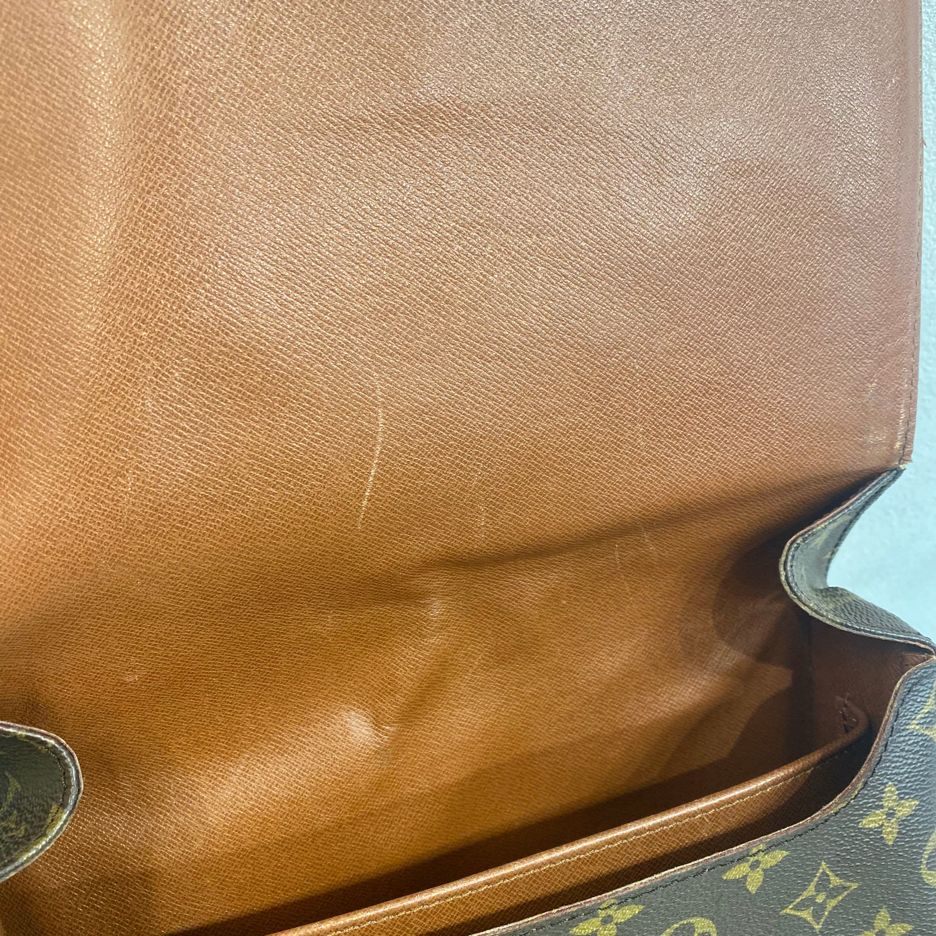 LOUIS VUITTON モノグラム カルトシエール