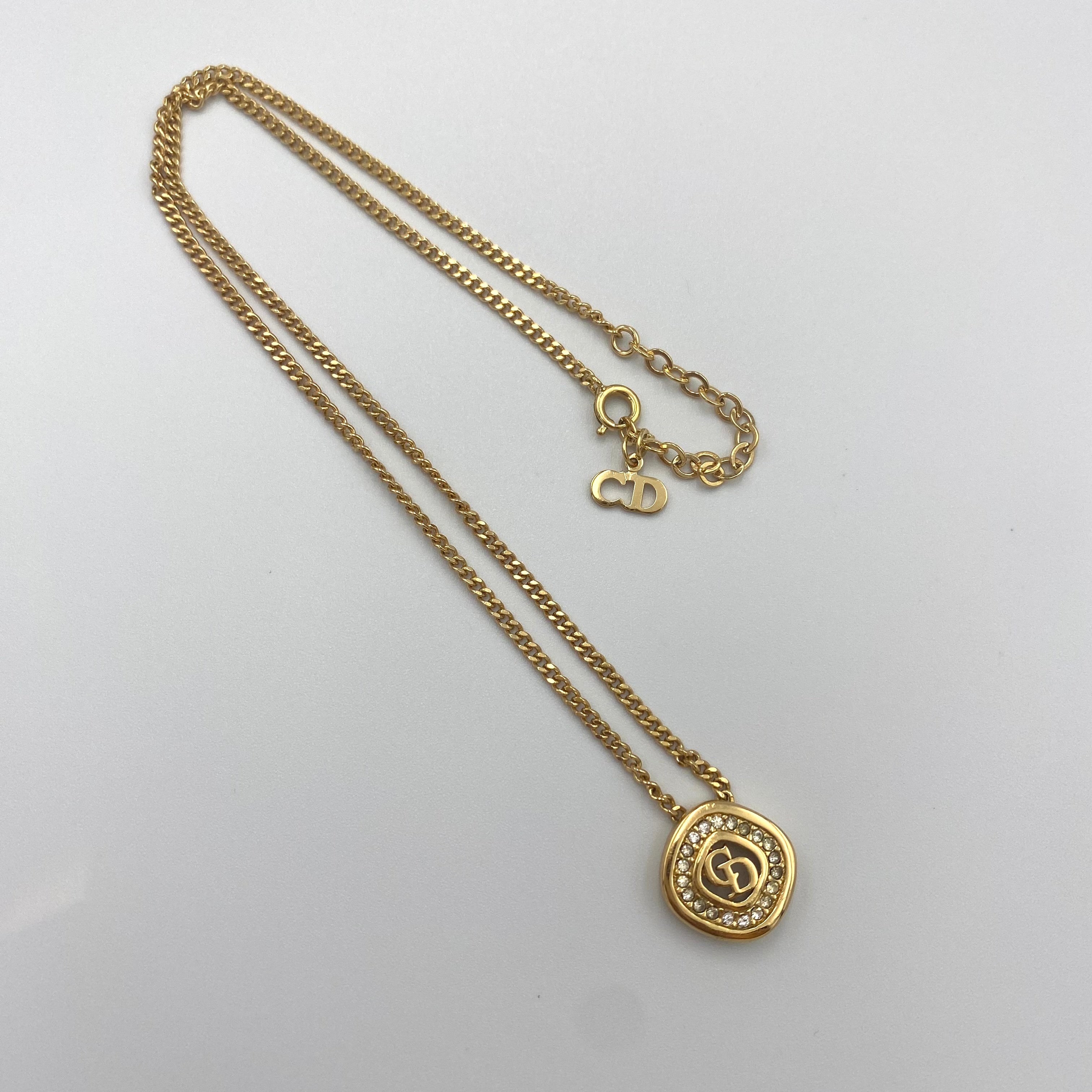 Dior CDロゴ ひし形 ラインストーン ネックレス