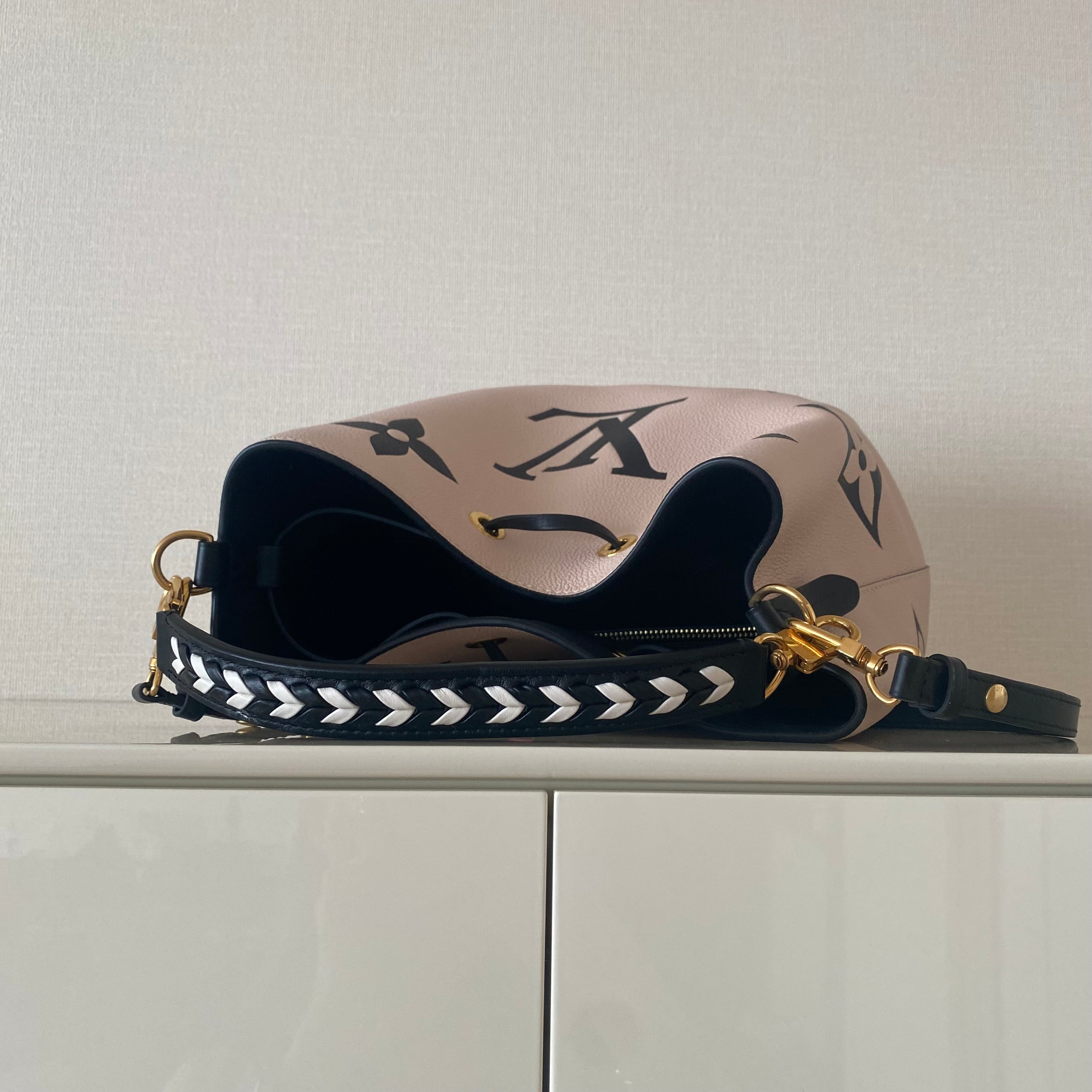 Louis Vuitton モノグラム ジャイアント ネオノエ