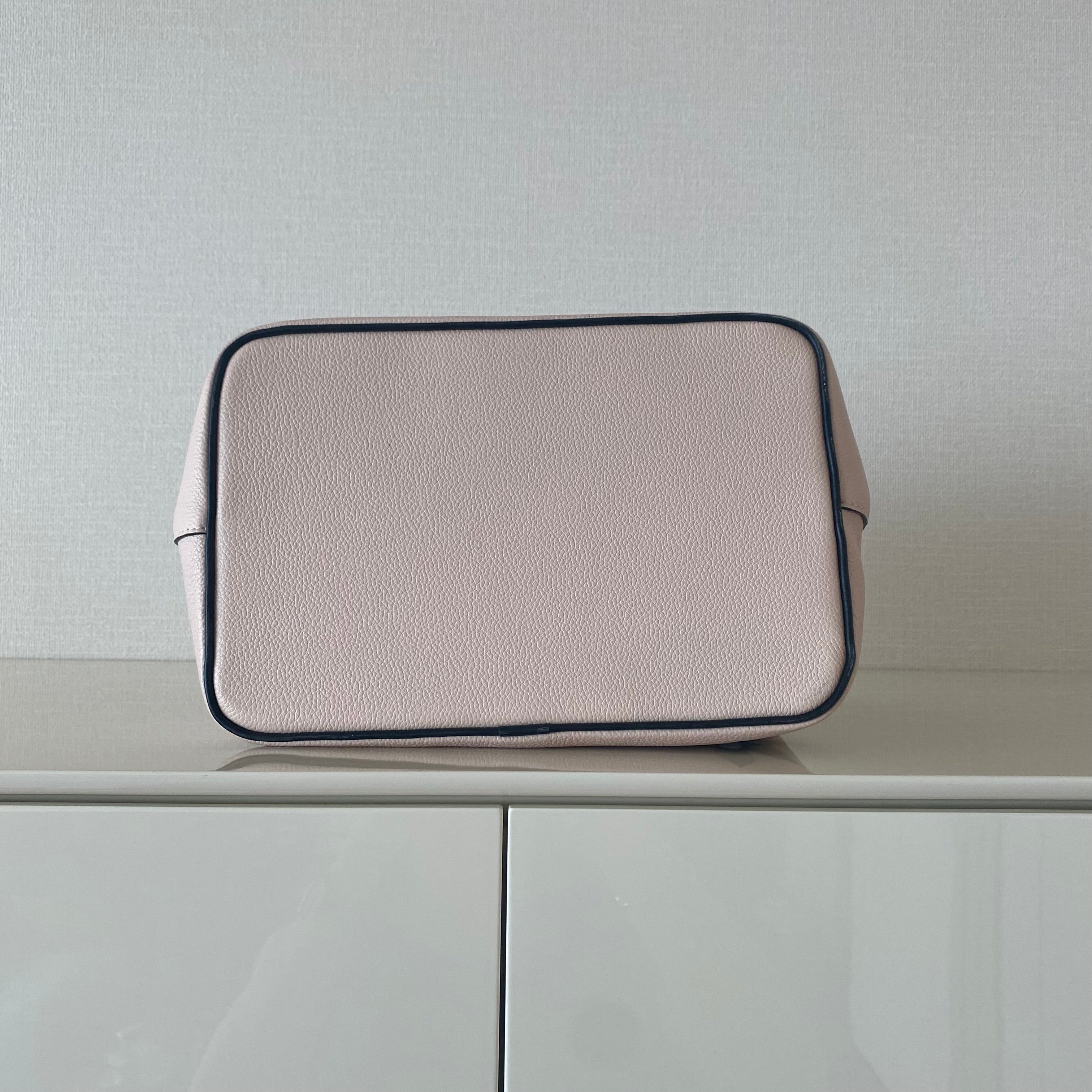 Louis Vuitton モノグラム ジャイアント ネオノエ