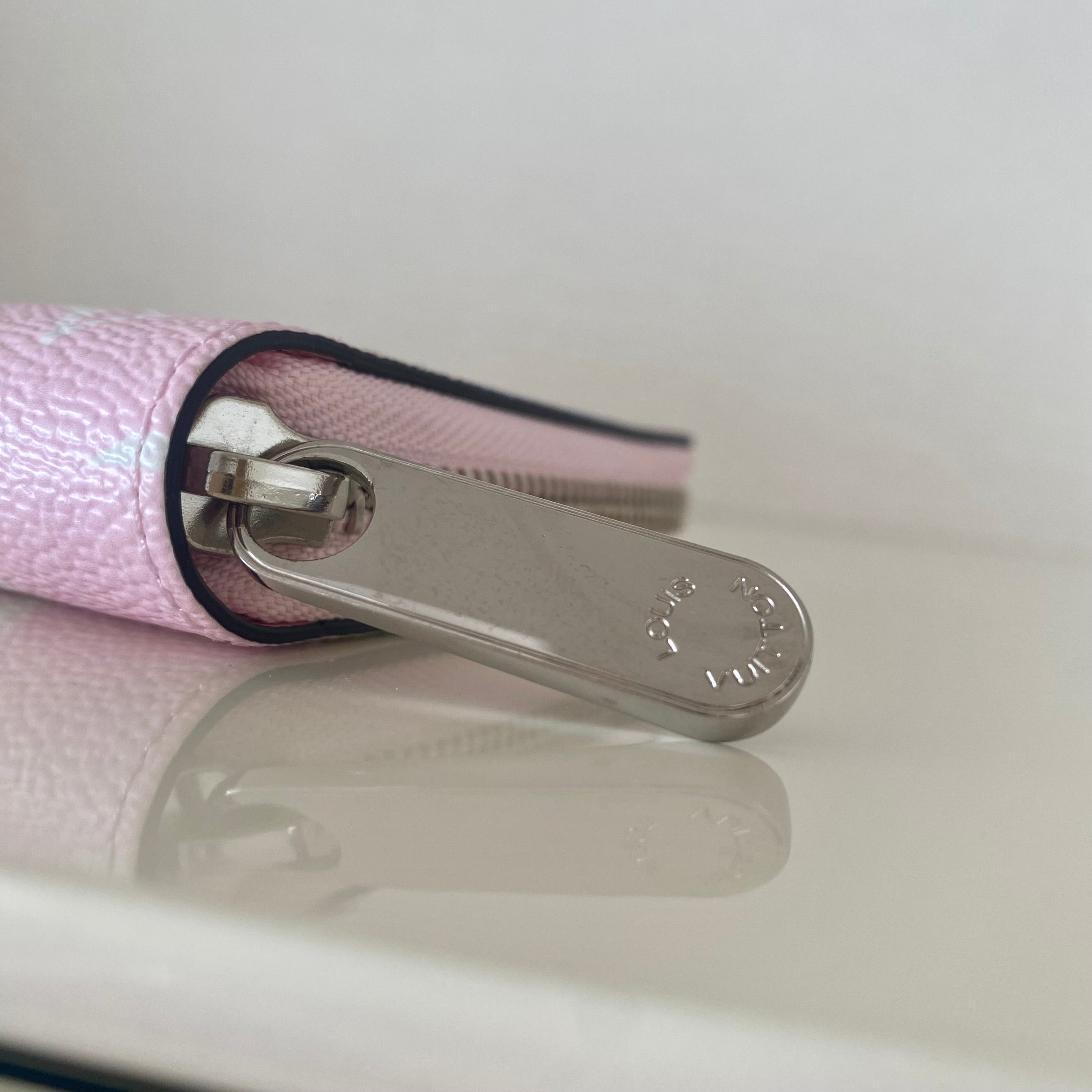 Louis Vuitton モノグラム エスカル ジッピーウォレット