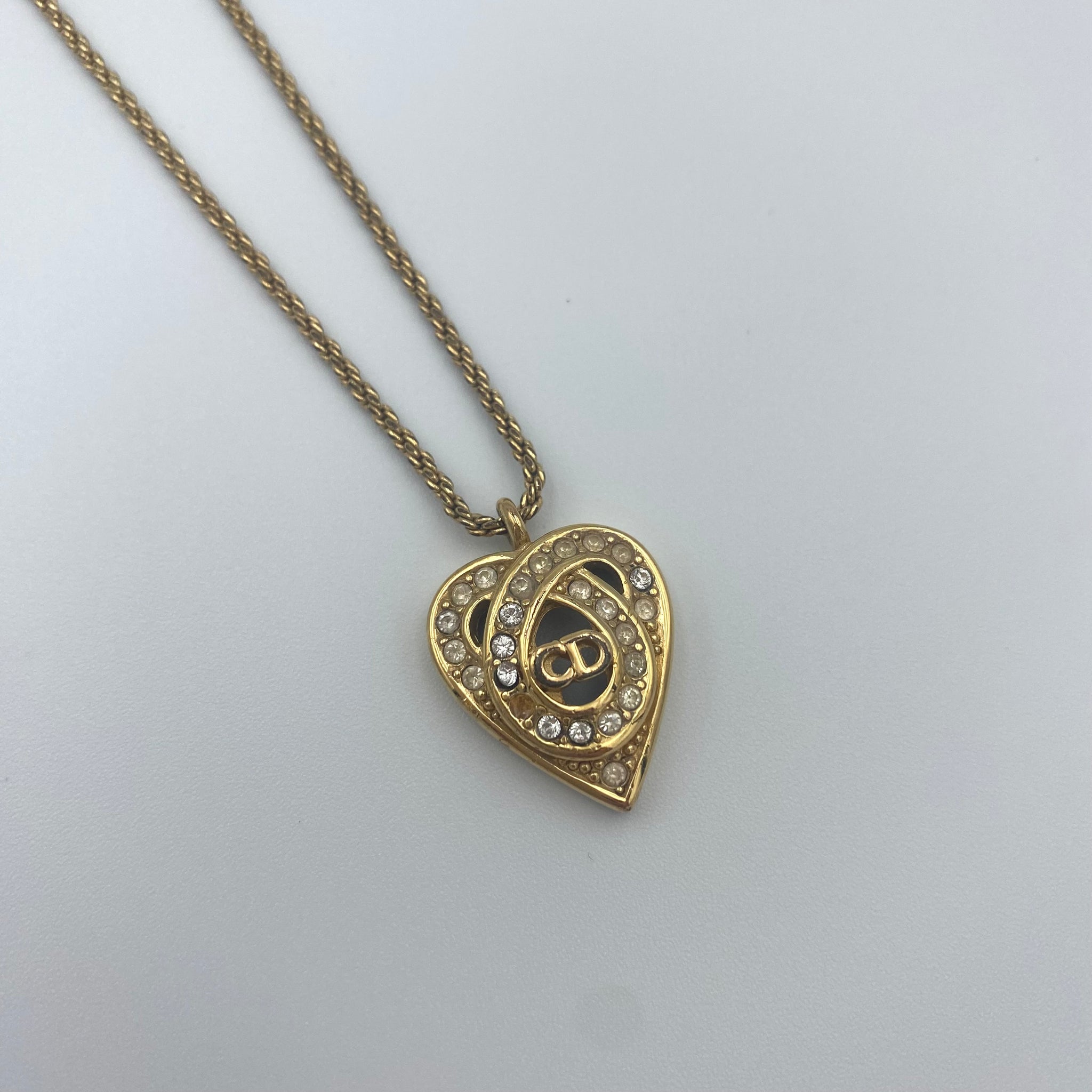 Dior CDロゴ ハート ラインストーン ネックレス
