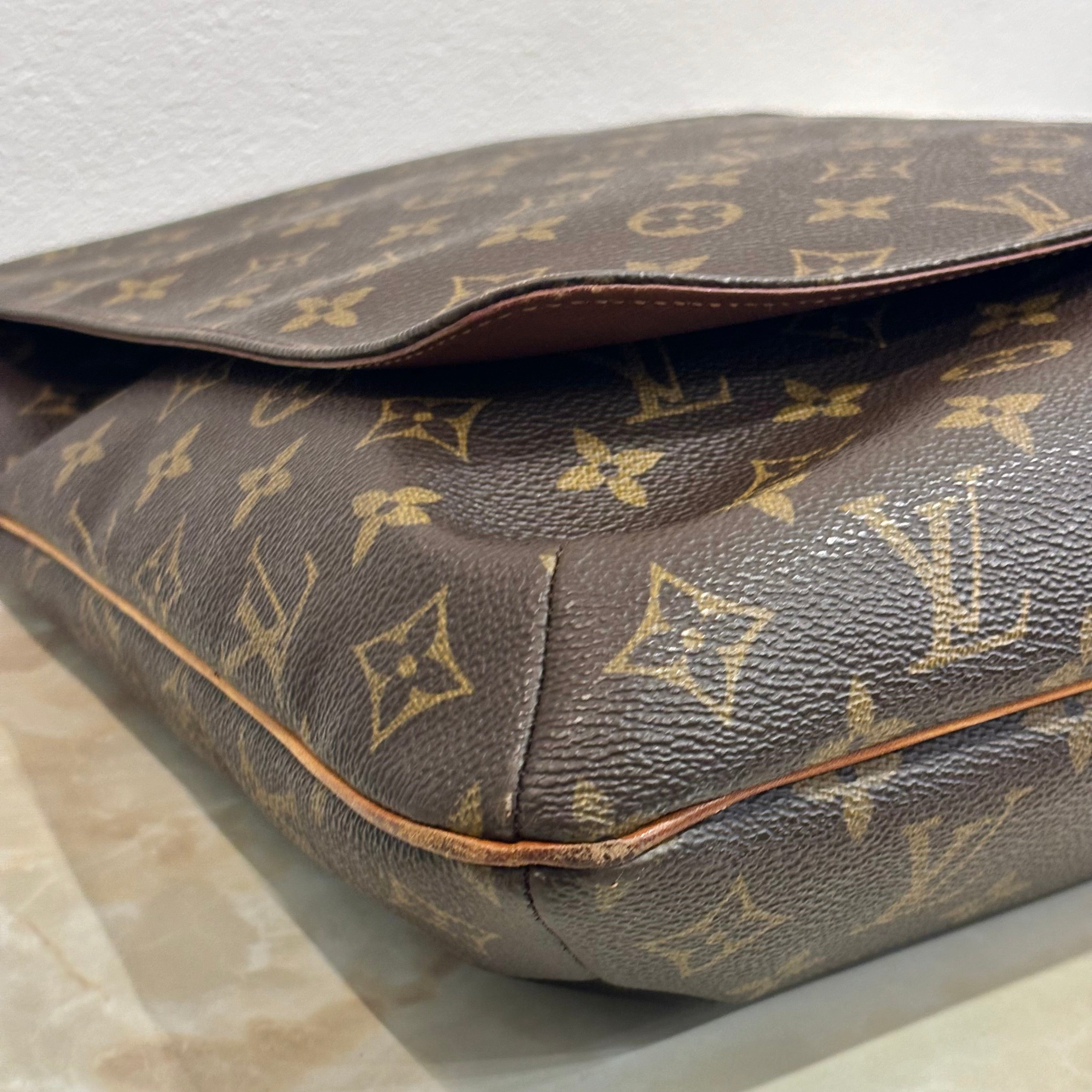 LOUIS VUITTON ショルダーバッグ
