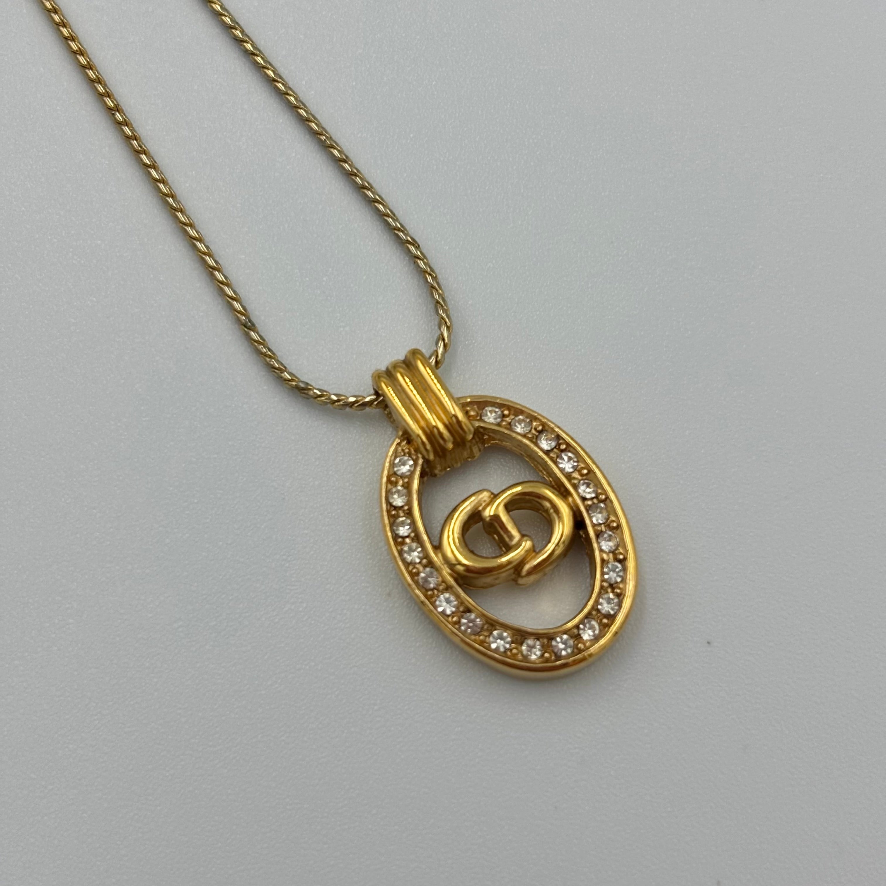 Dior CDロゴ オーバル ラインストーン ネックレス