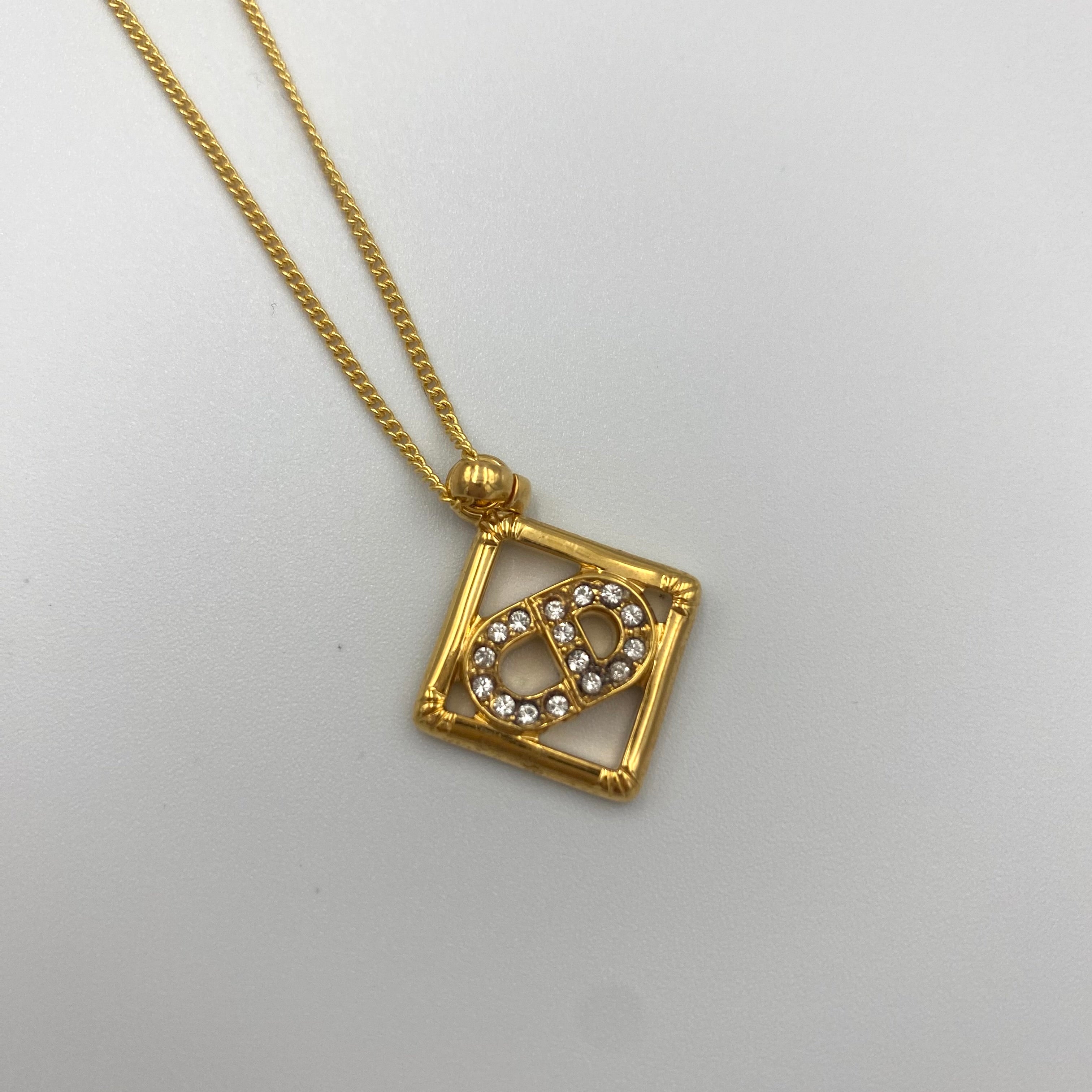 Dior CDロゴ ラインストーン ひし形 ネックレス
