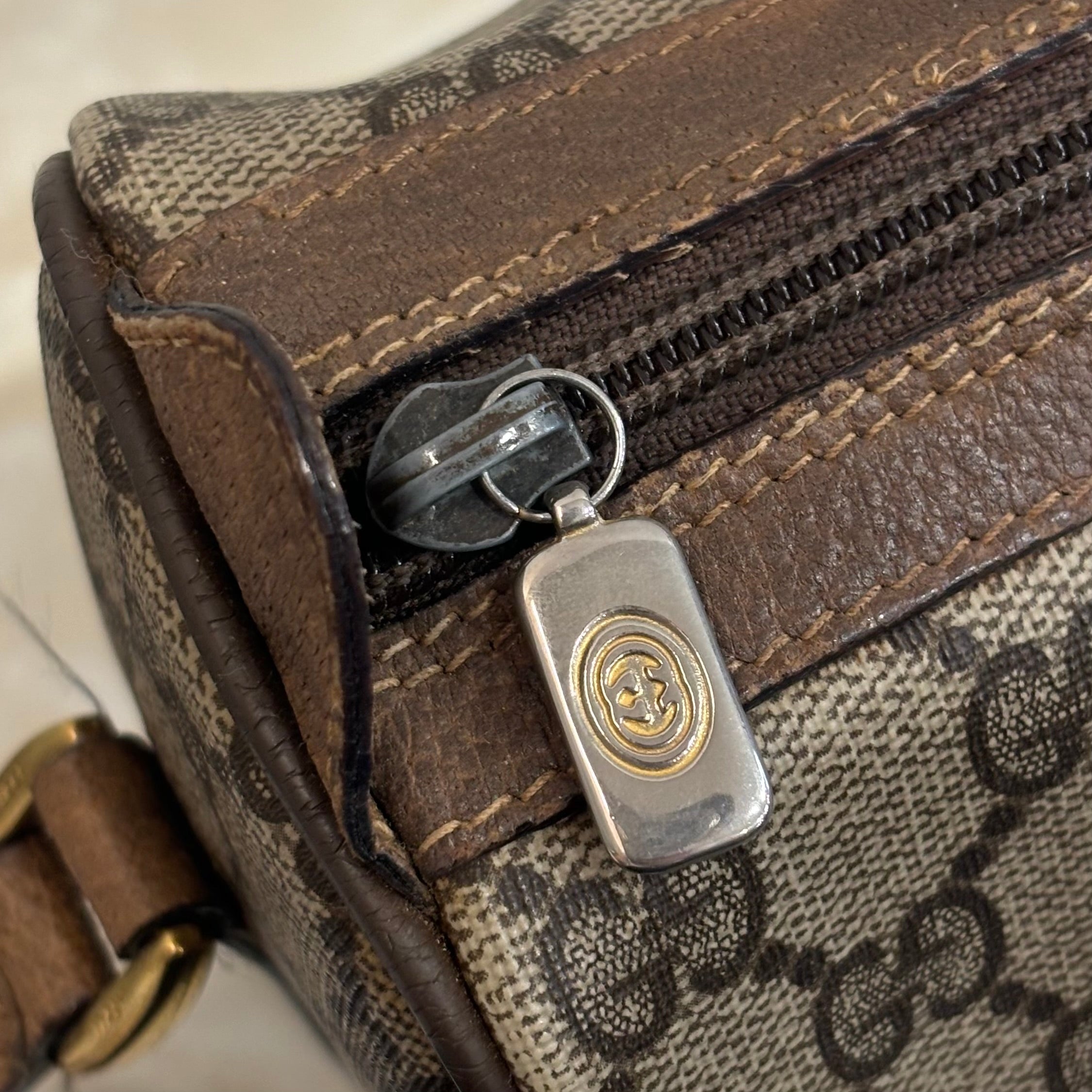 GUUCI ショルダーバッグ