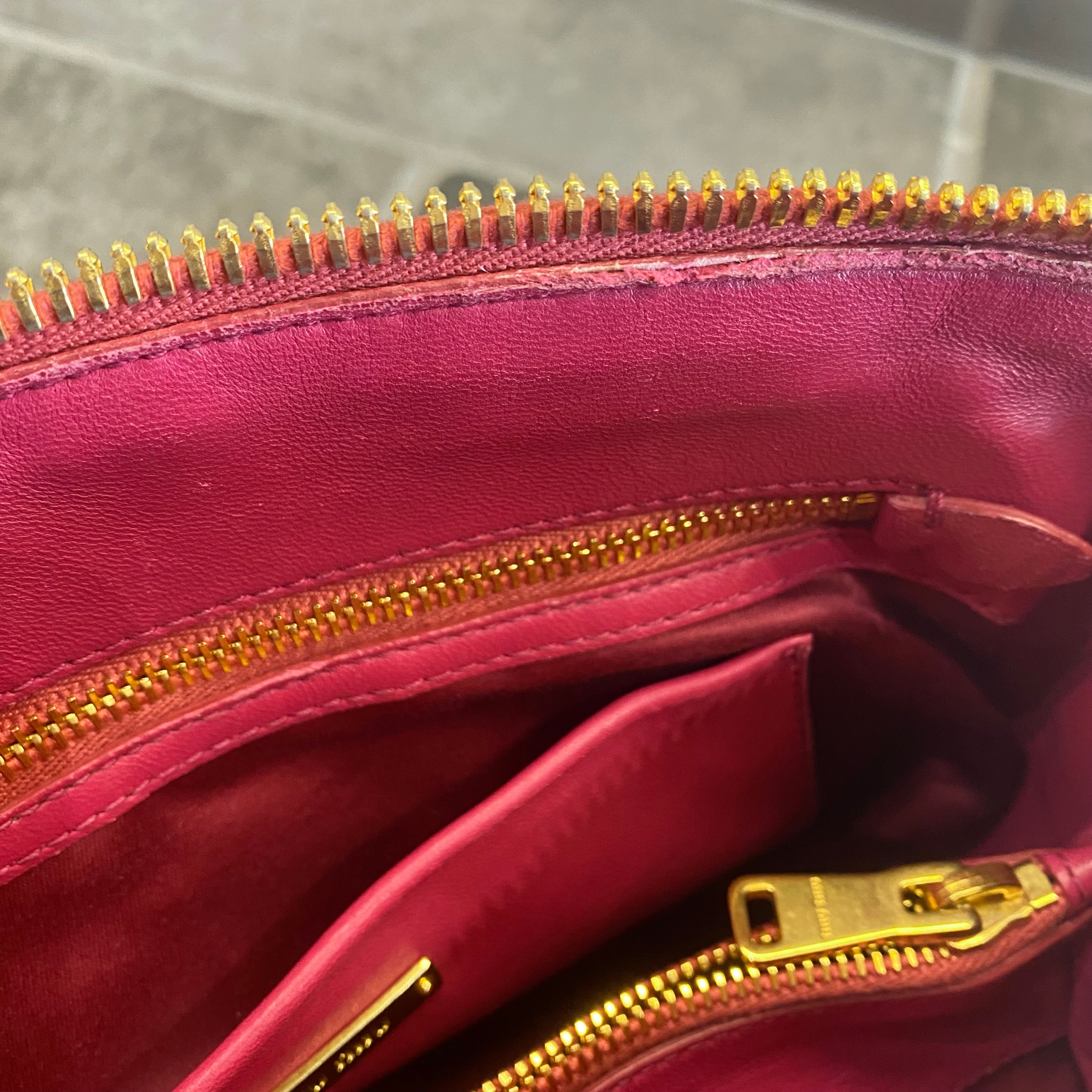 MIU MIU ハンドバッグ