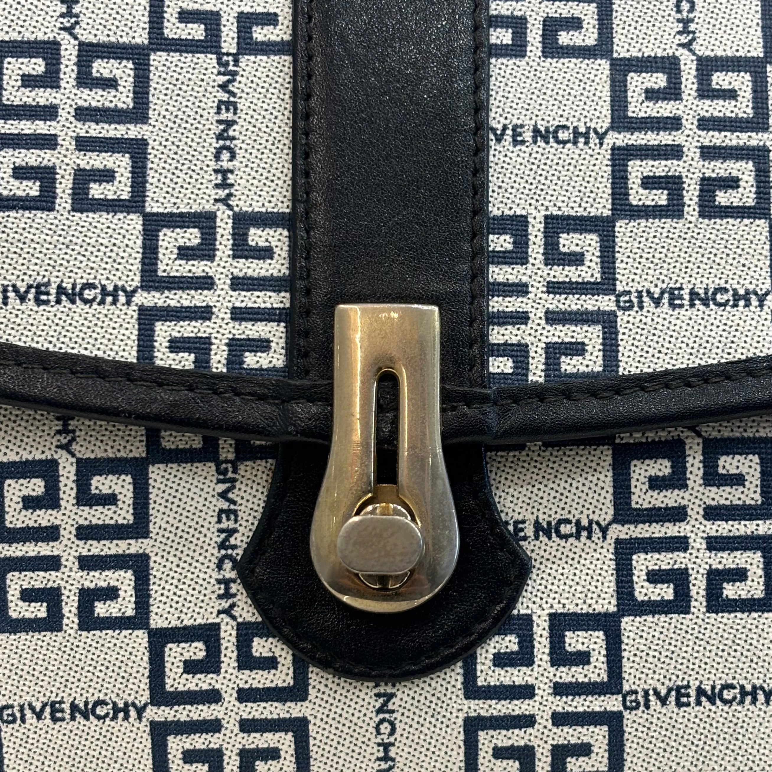 GIVENCHYショルダーバッグ