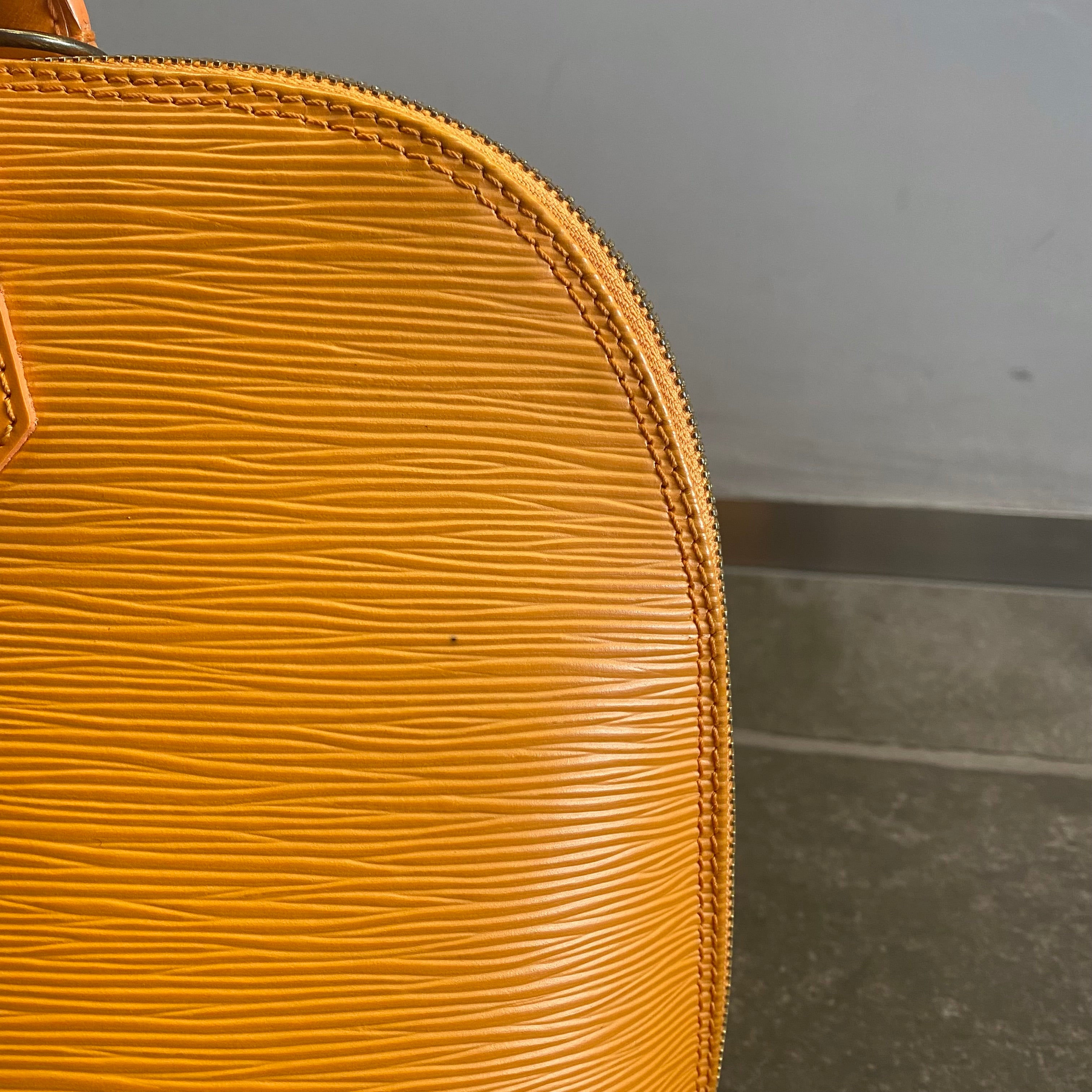 LOUIS VUITTON エピ アルマ マンダリンオレンジ