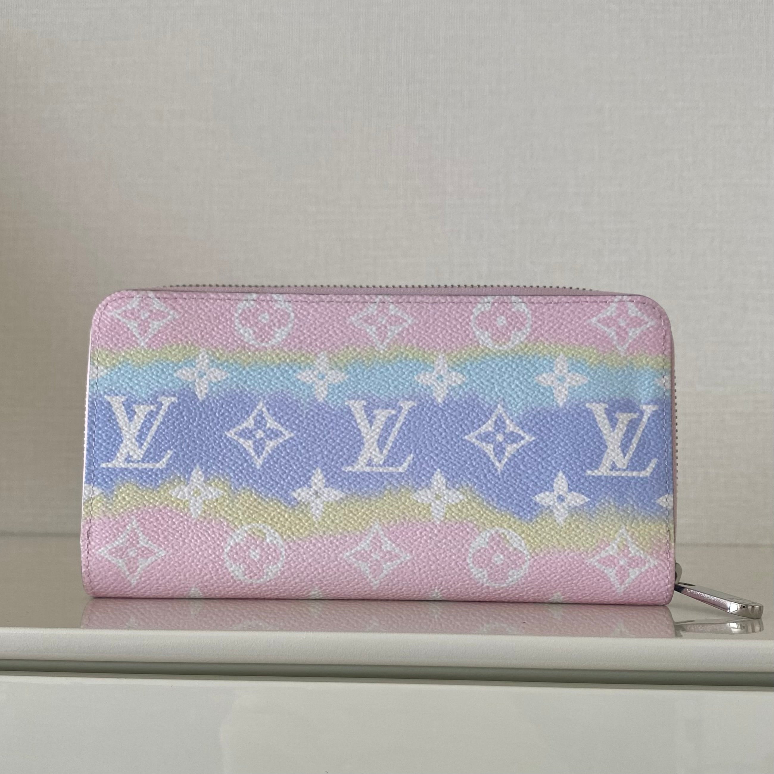 Louis Vuitton モノグラム エスカル ジッピーウォレット