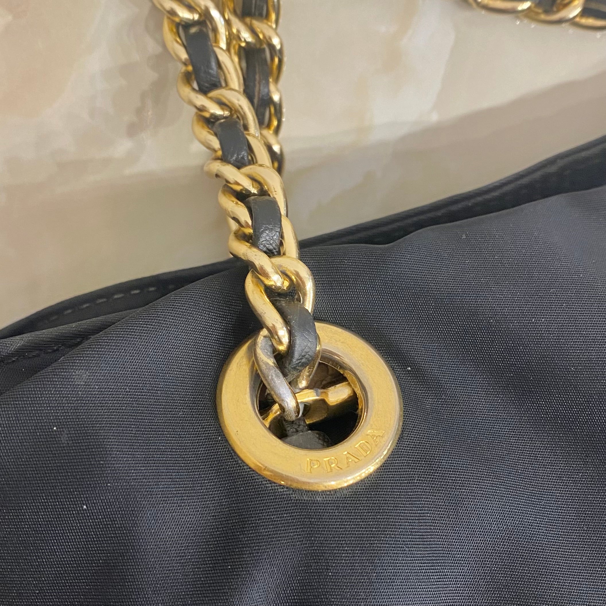 PRADA チェーンショルダーバッグ