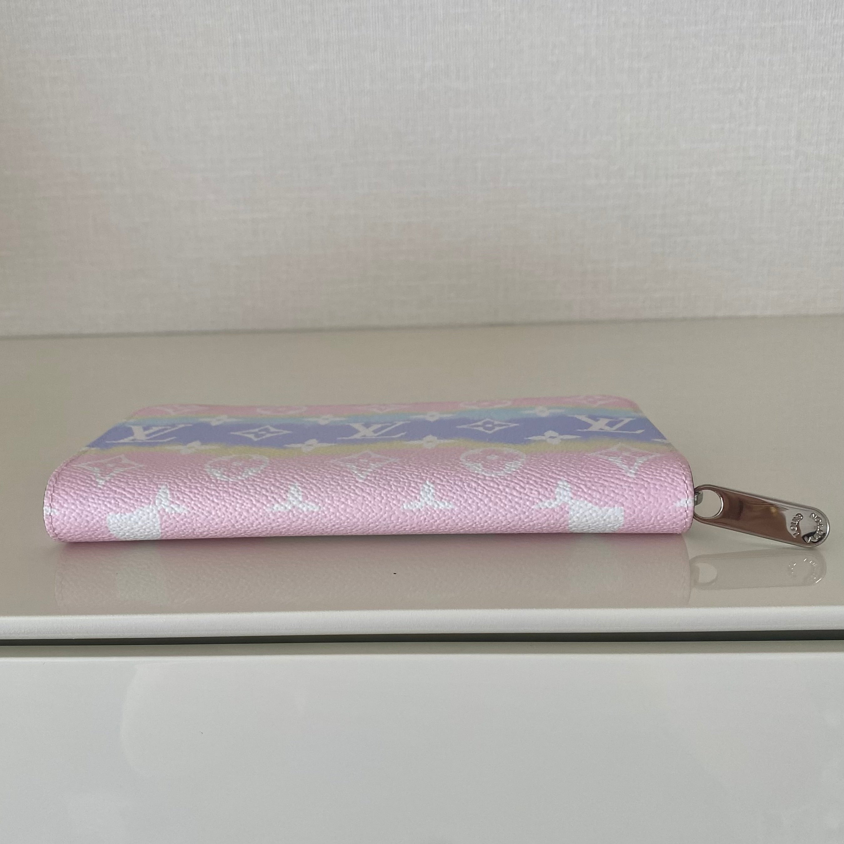 Louis Vuitton モノグラム エスカル ジッピーウォレット