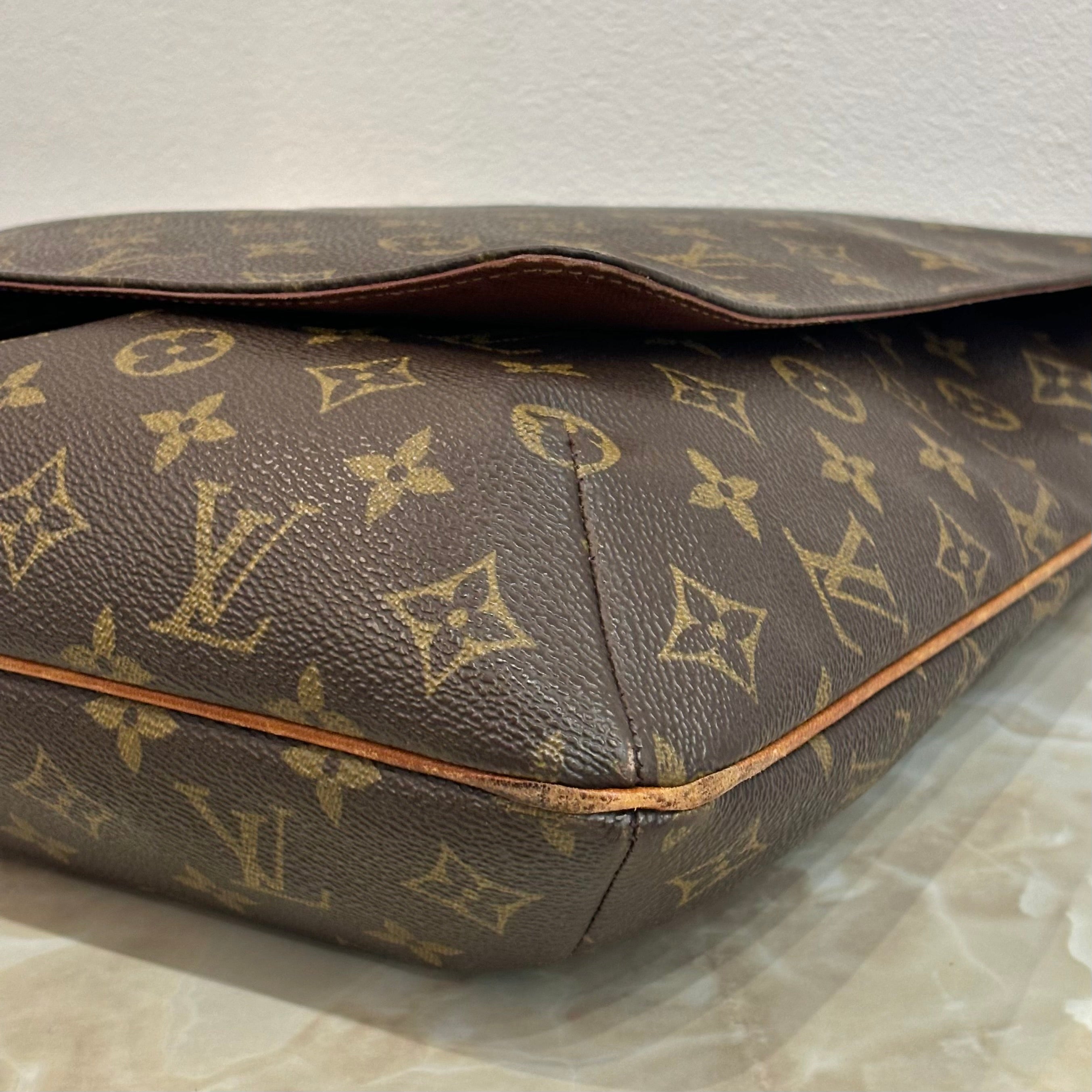LOUIS VUITTON ショルダーバッグ