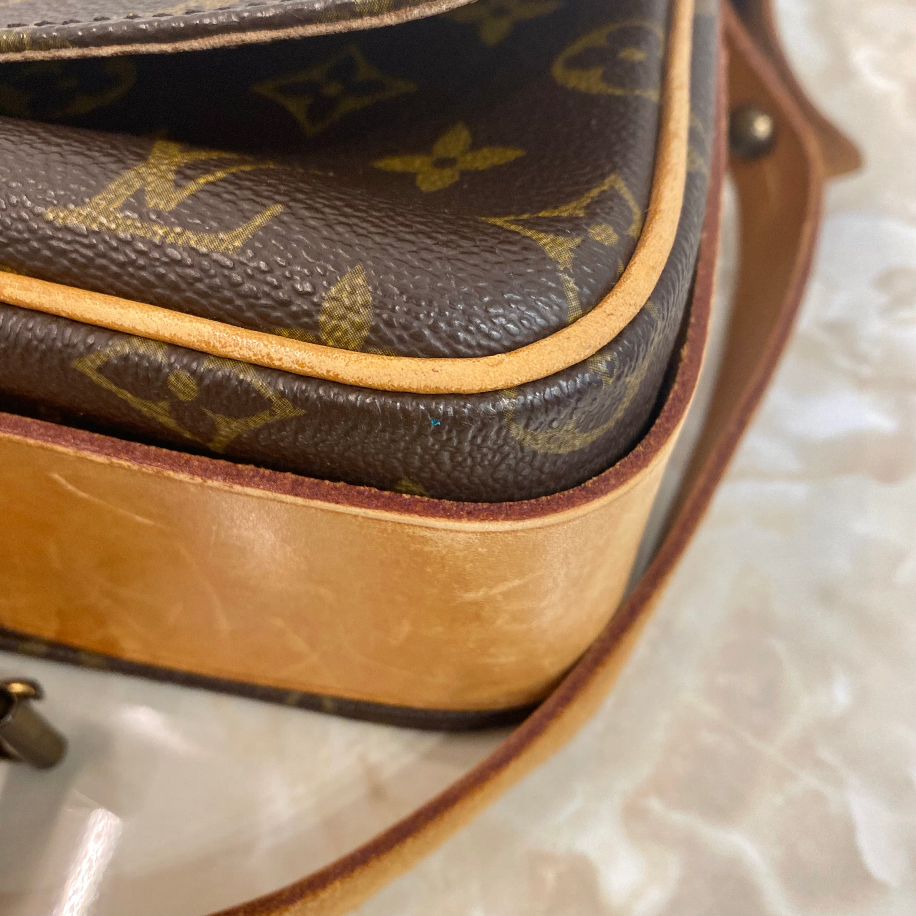 LOUIS VUITTON モノグラム カルトシエール