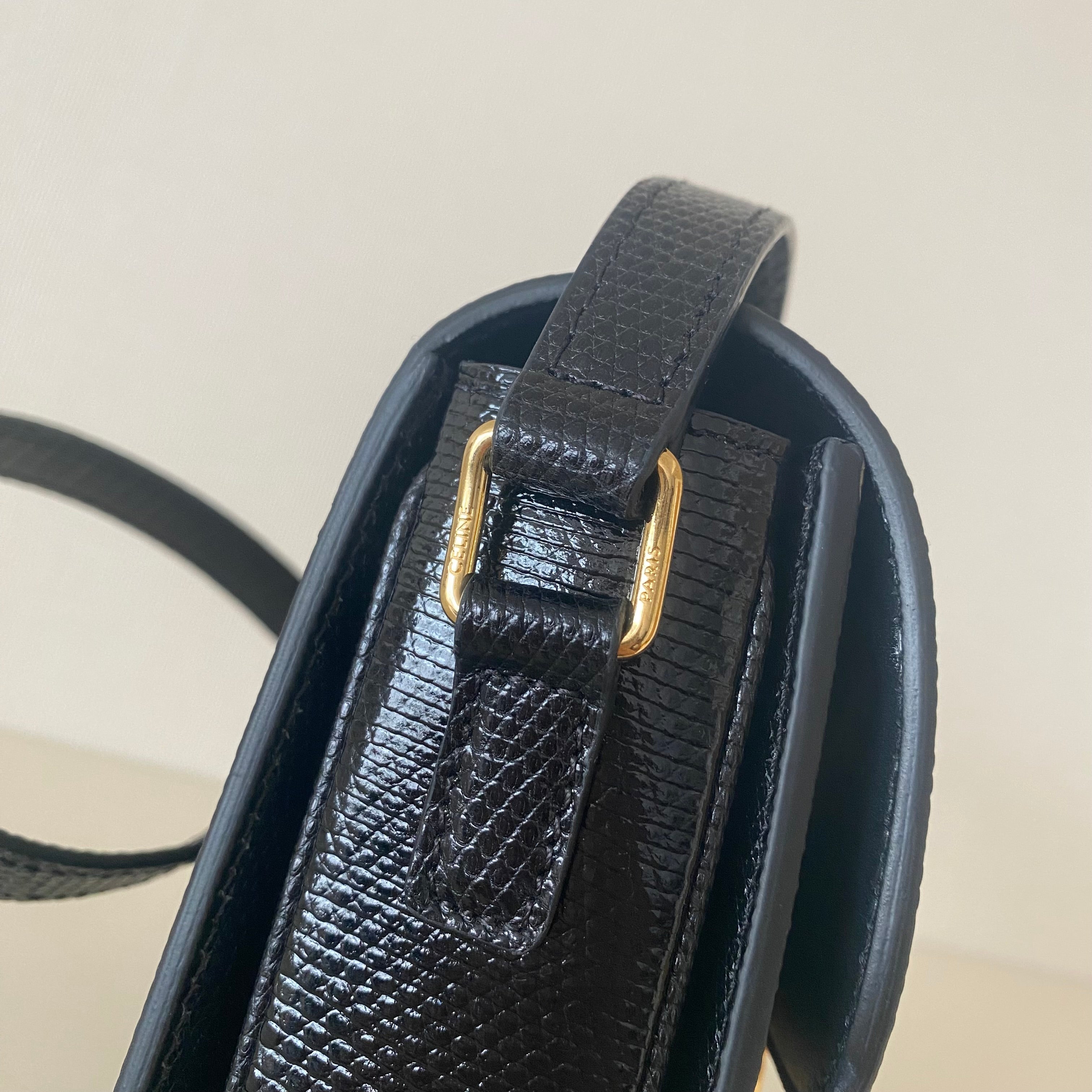 CELINE トリオンフ ショルダーバッグ(リザード)