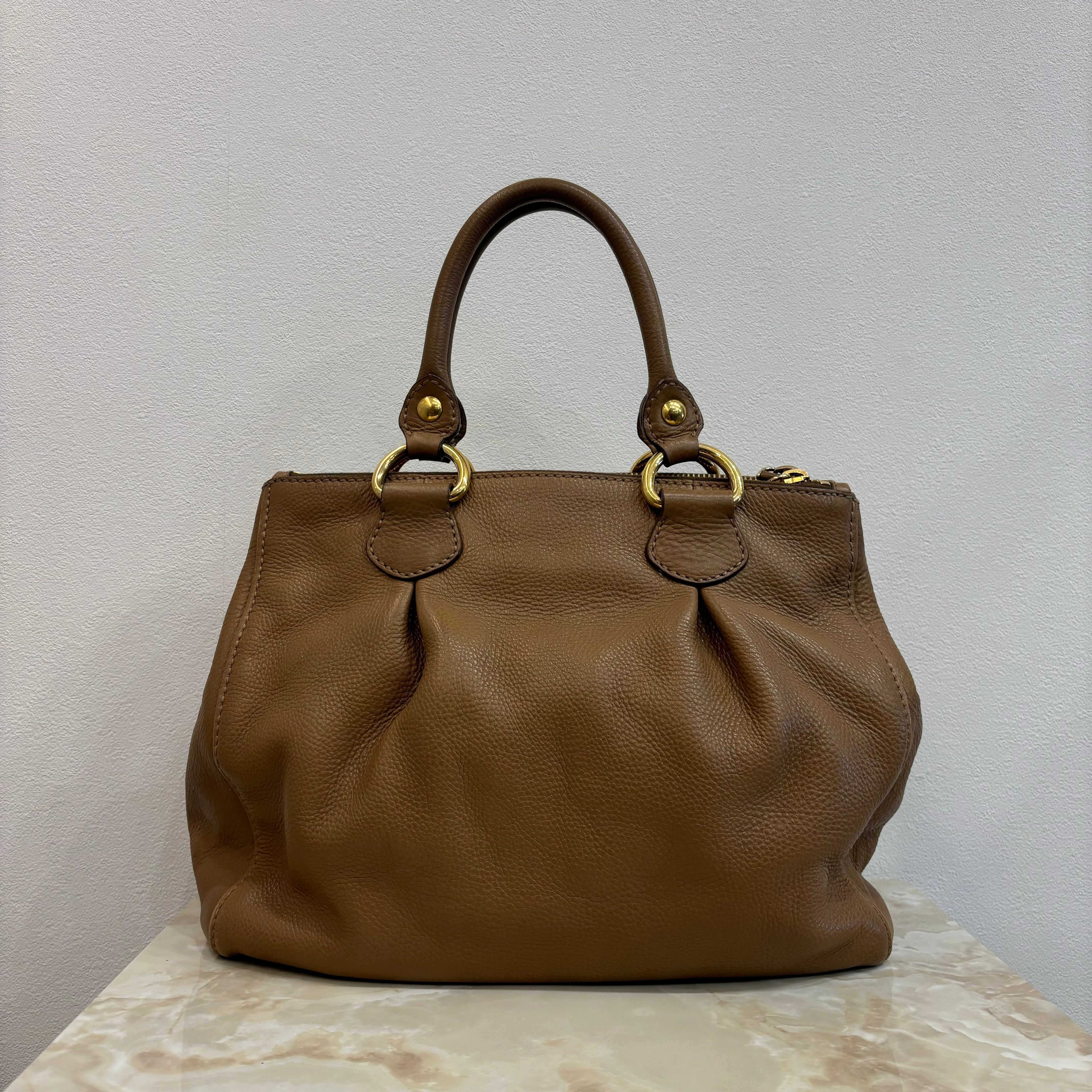 miumiu 2wayハンドバッグ