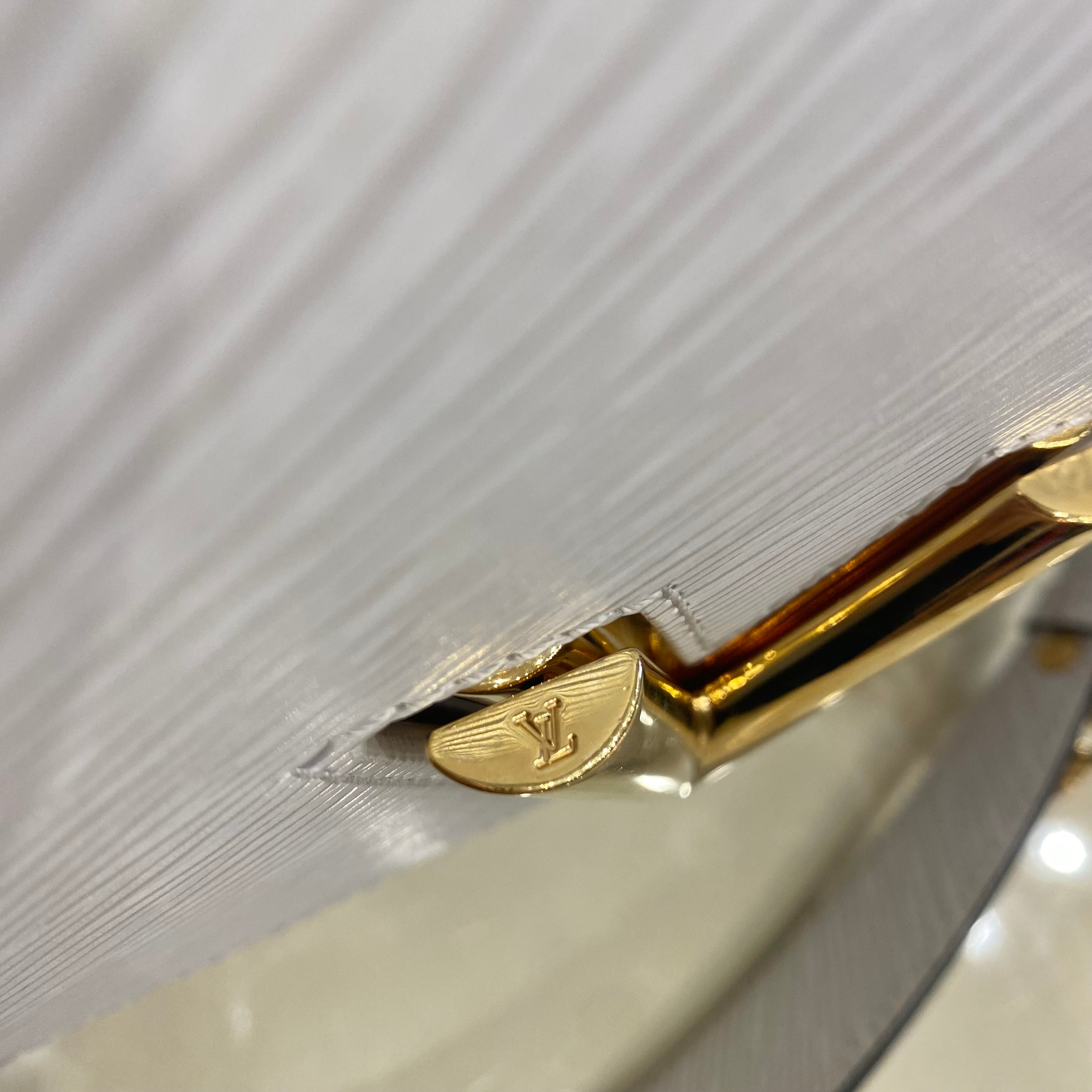 LOUIS VUITTON ショルダーバッグ