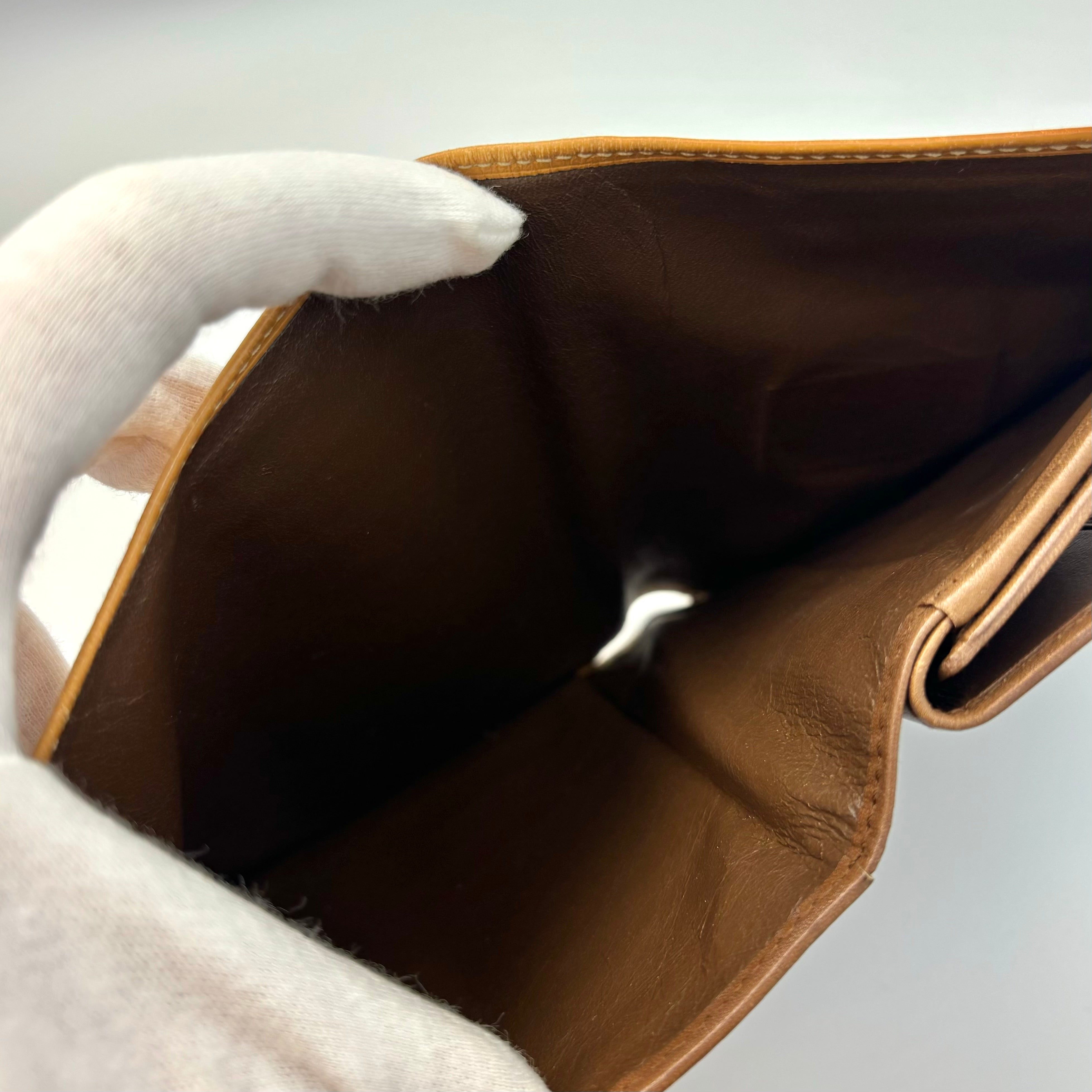 LOEWEロエベ アナグラム レザー 二つ折り財布