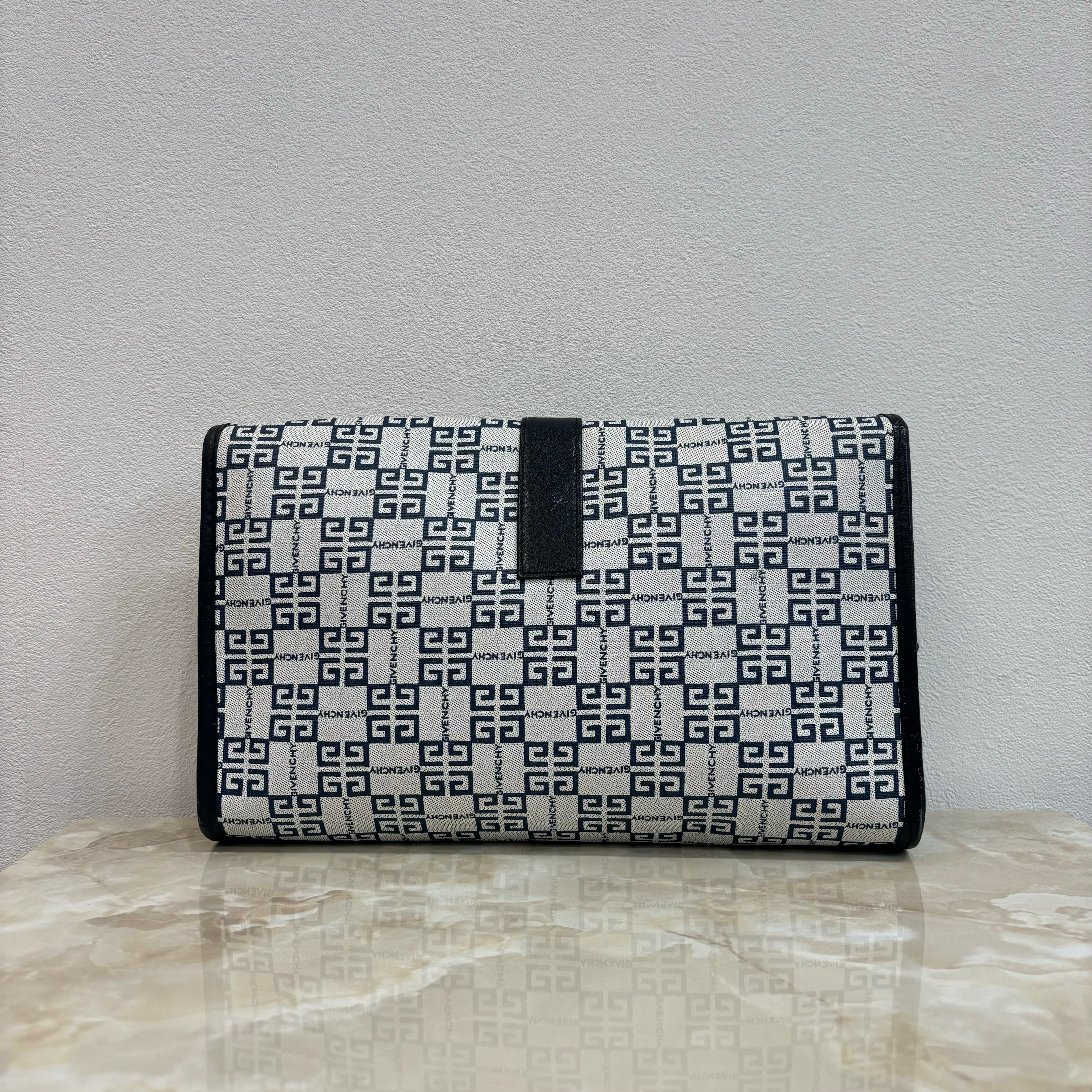 GIVENCHYショルダーバッグ