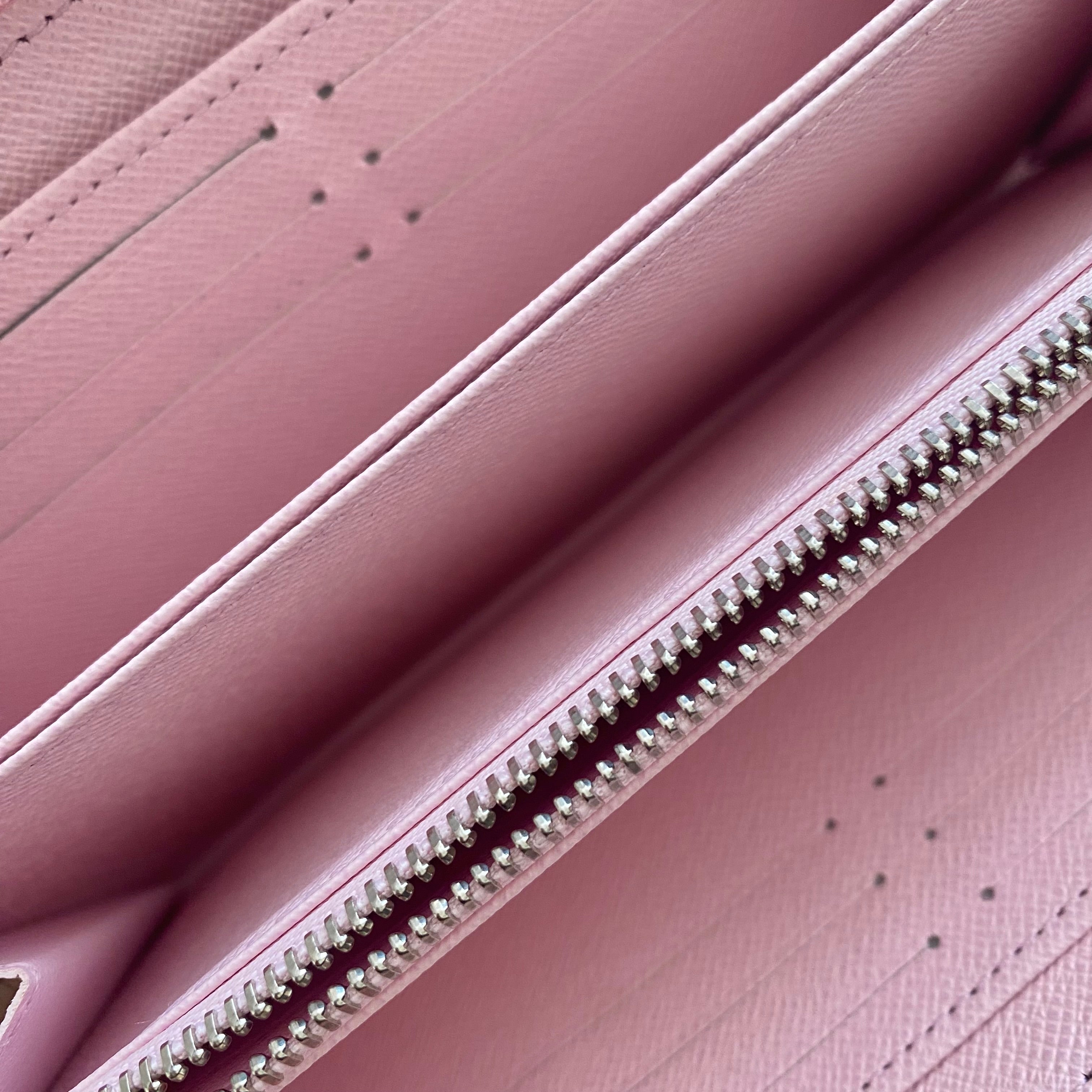 Louis Vuitton モノグラム エスカル ジッピーウォレット