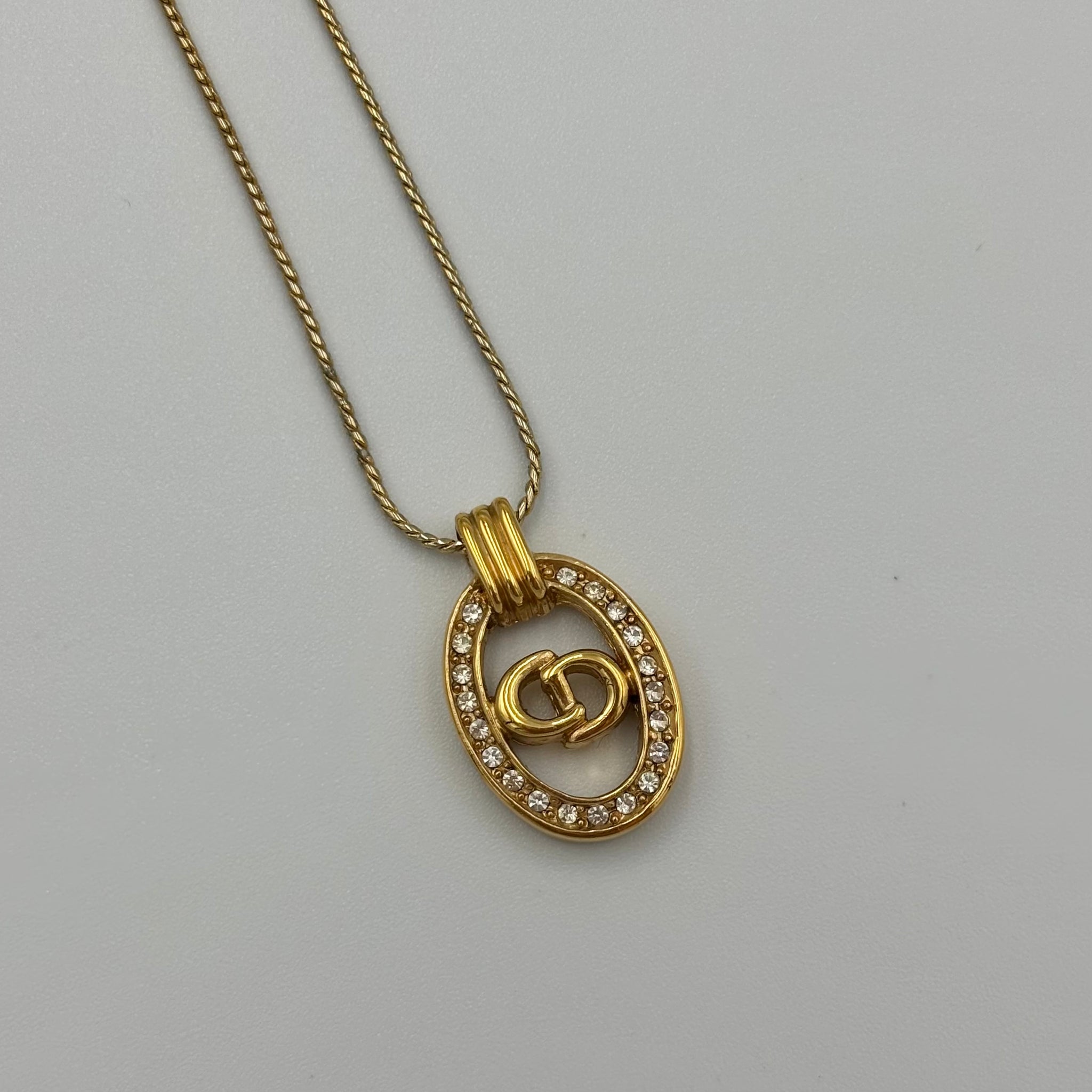 Dior CDロゴ オーバル ラインストーン ネックレス