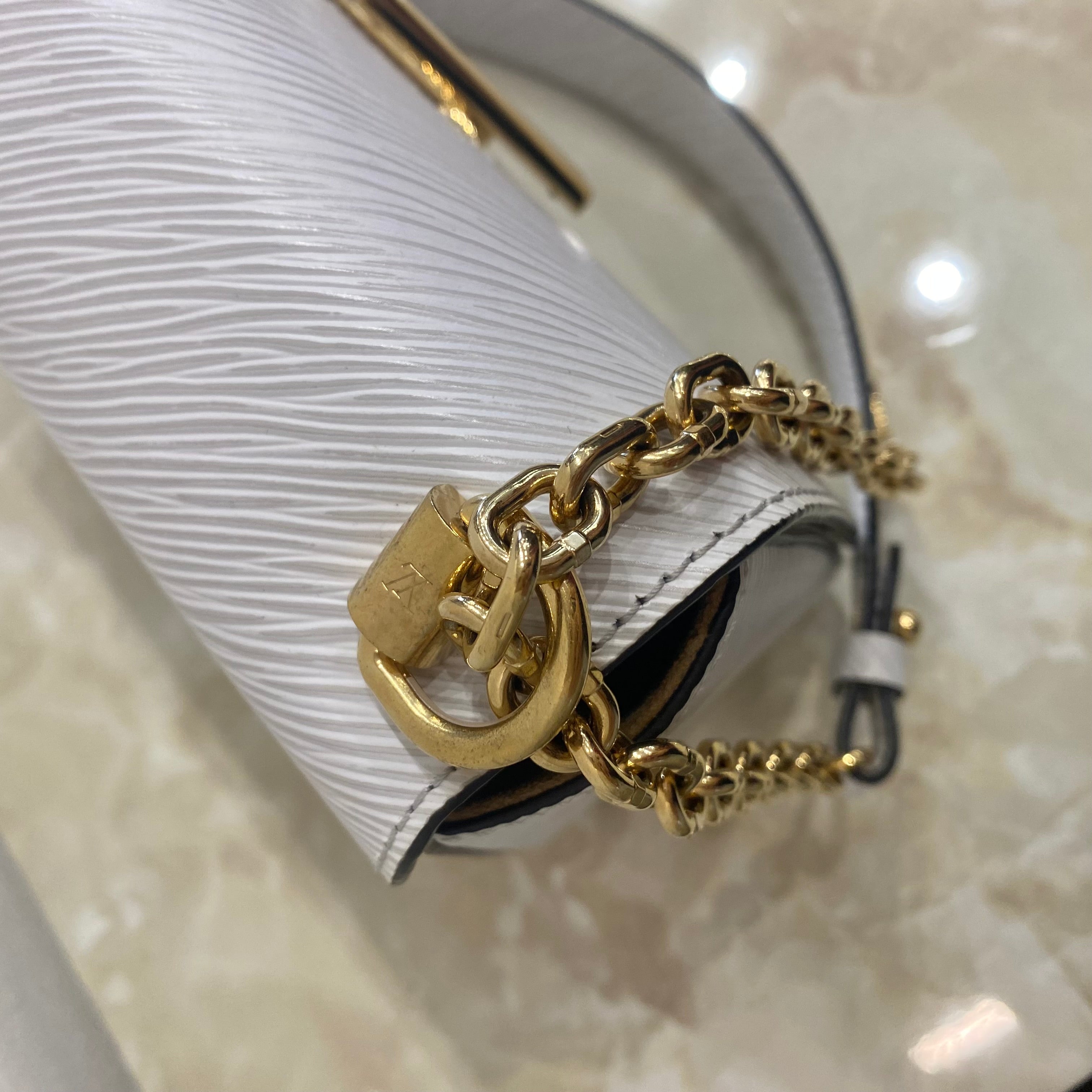 LOUIS VUITTON ショルダーバッグ