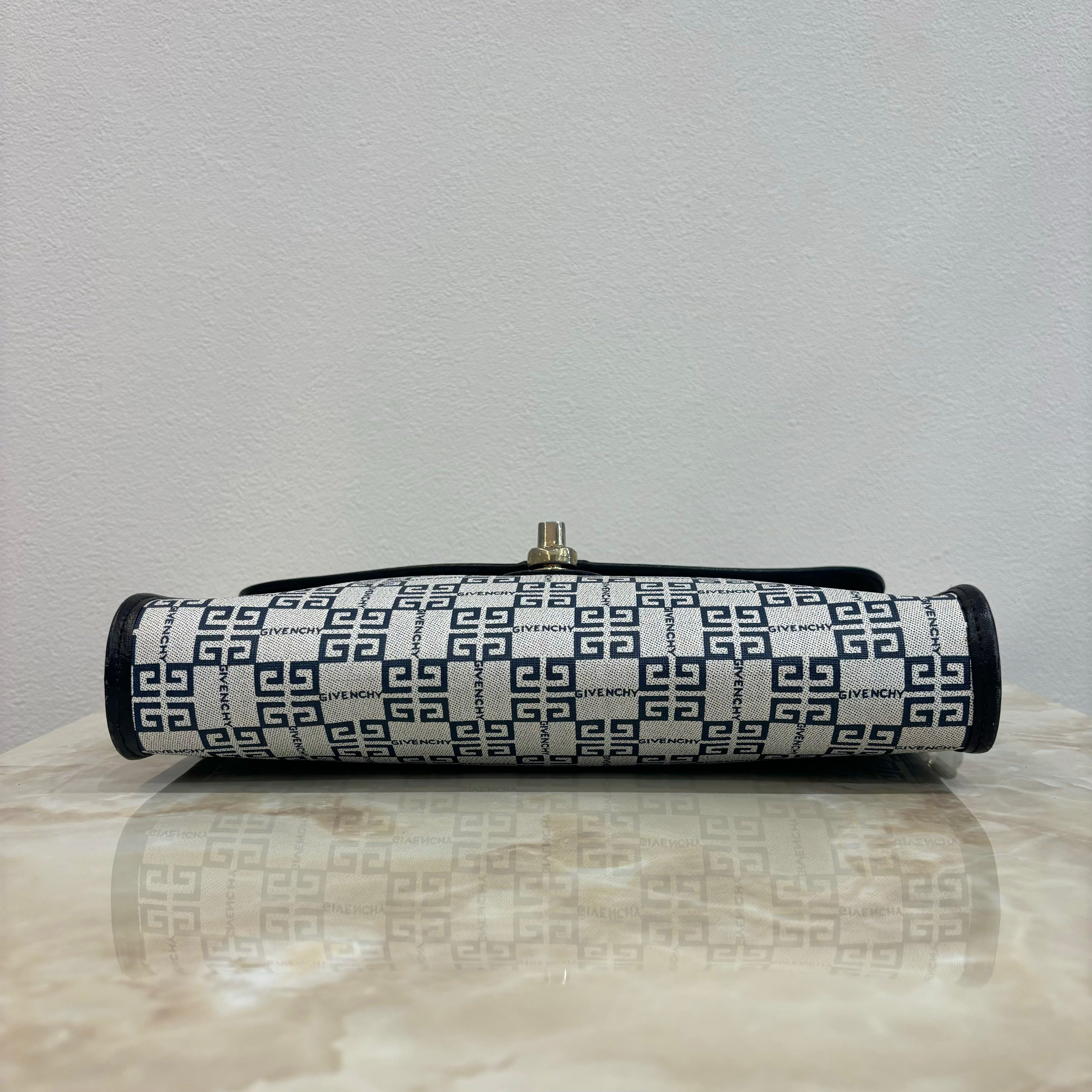 GIVENCHYショルダーバッグ