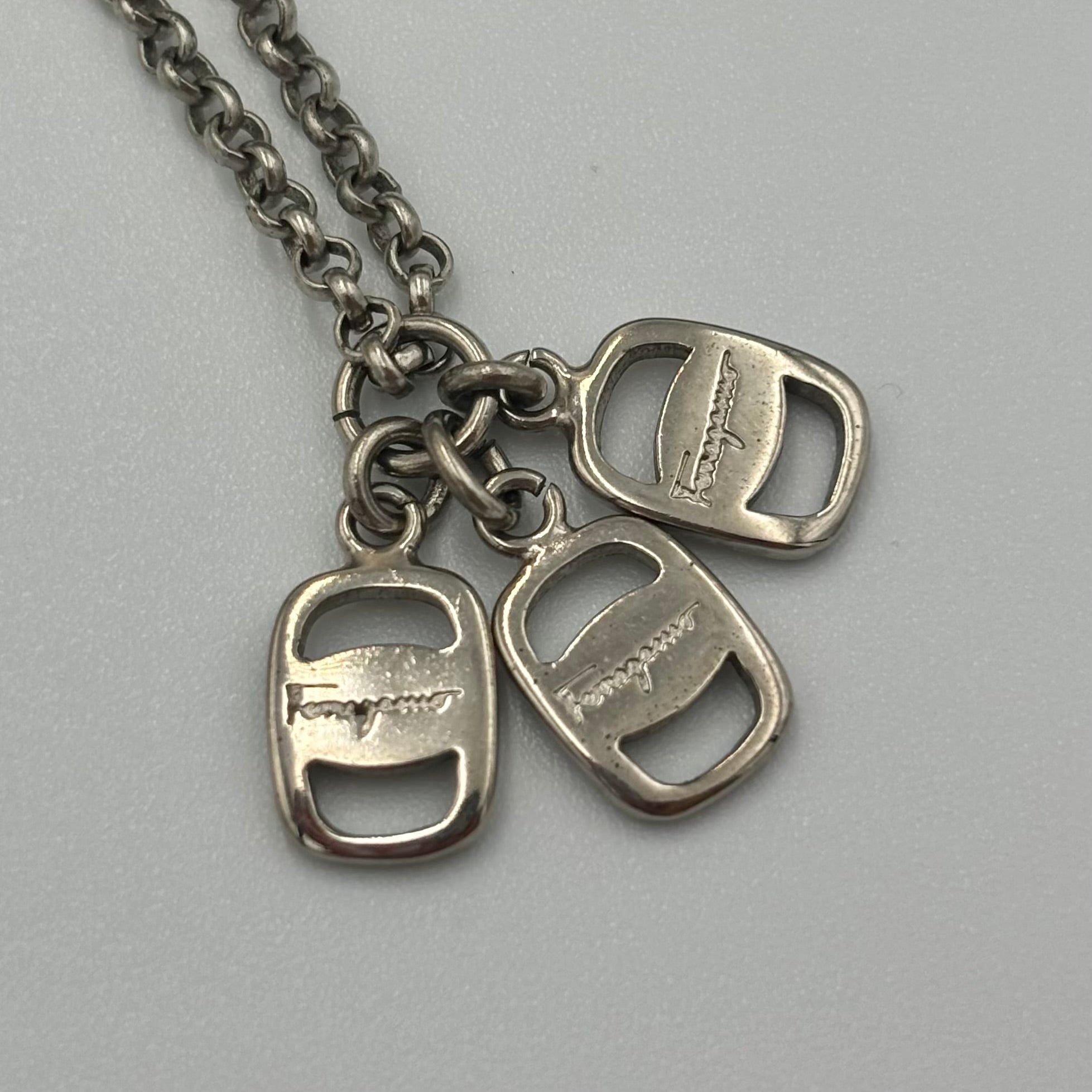 Salvatore Ferragamo トリプルヴァラ ネックレス