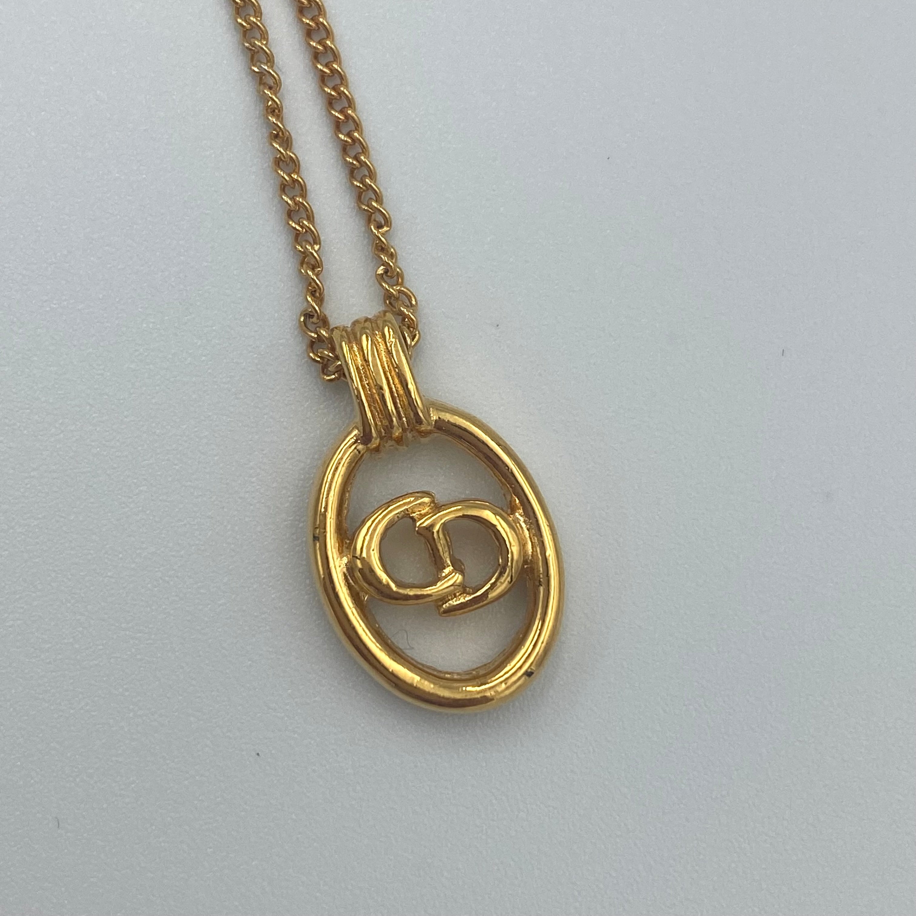 Dior CDロゴ オーバル ネックレス