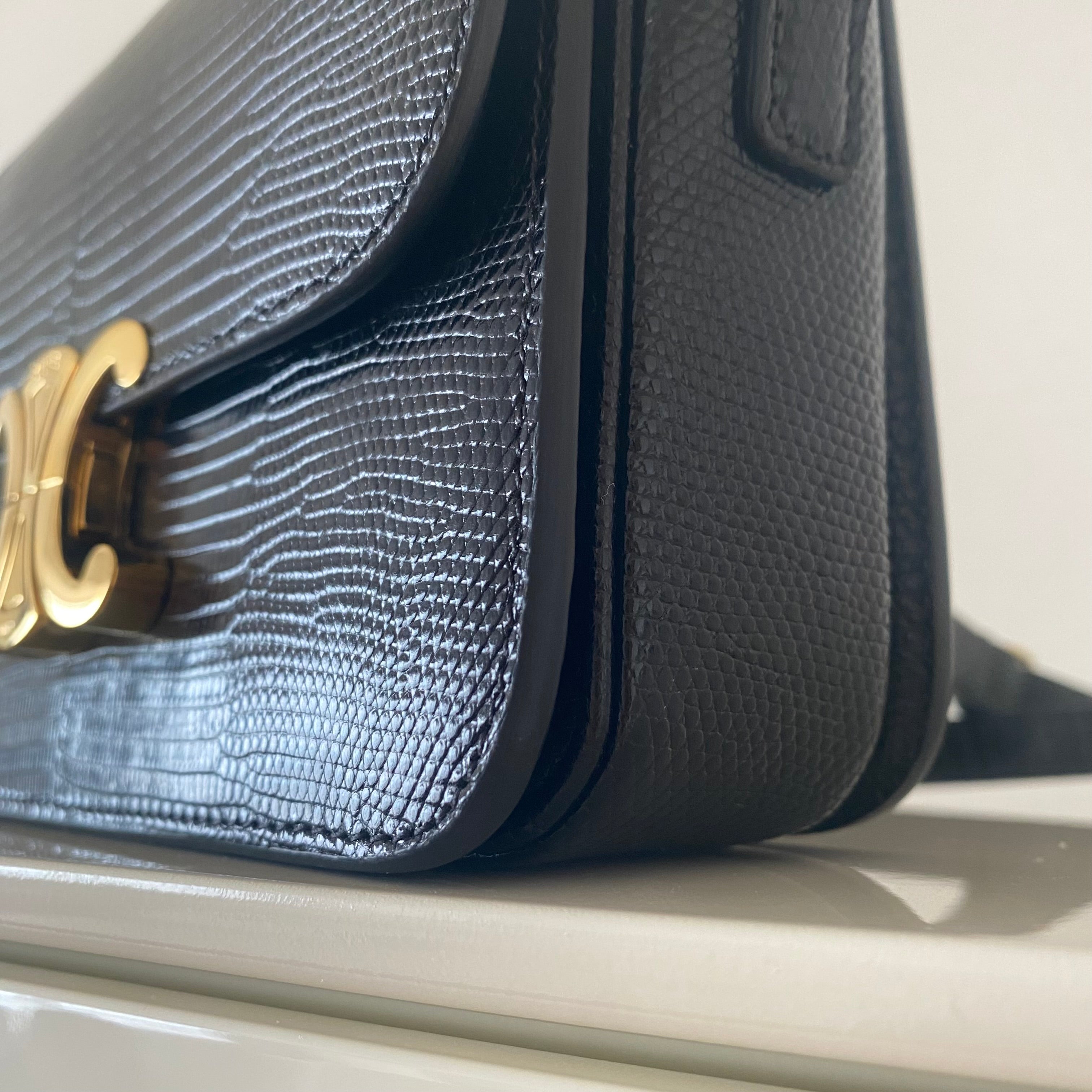 CELINE トリオンフ ショルダーバッグ(リザード)