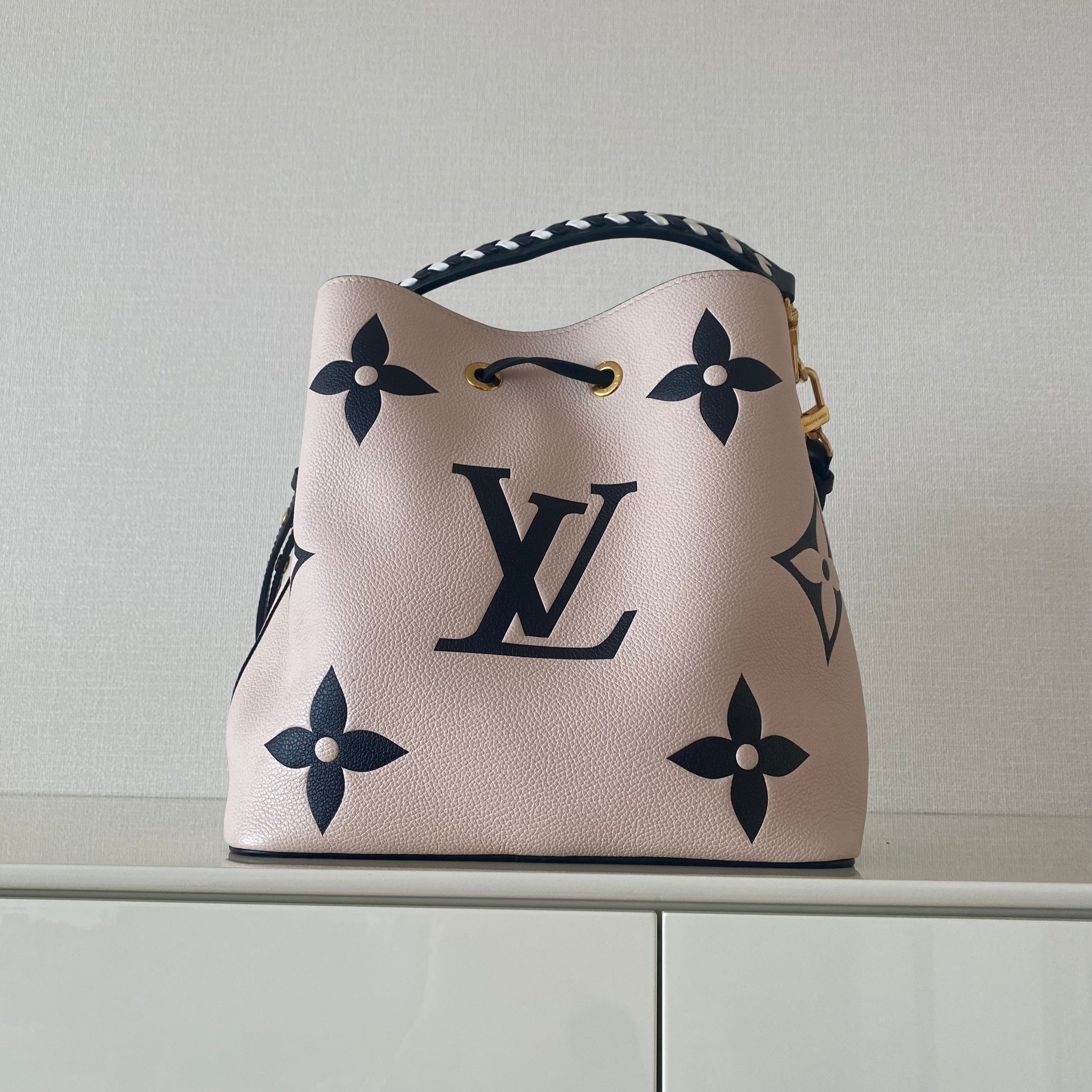 Louis Vuitton モノグラム ジャイアント ネオノエ