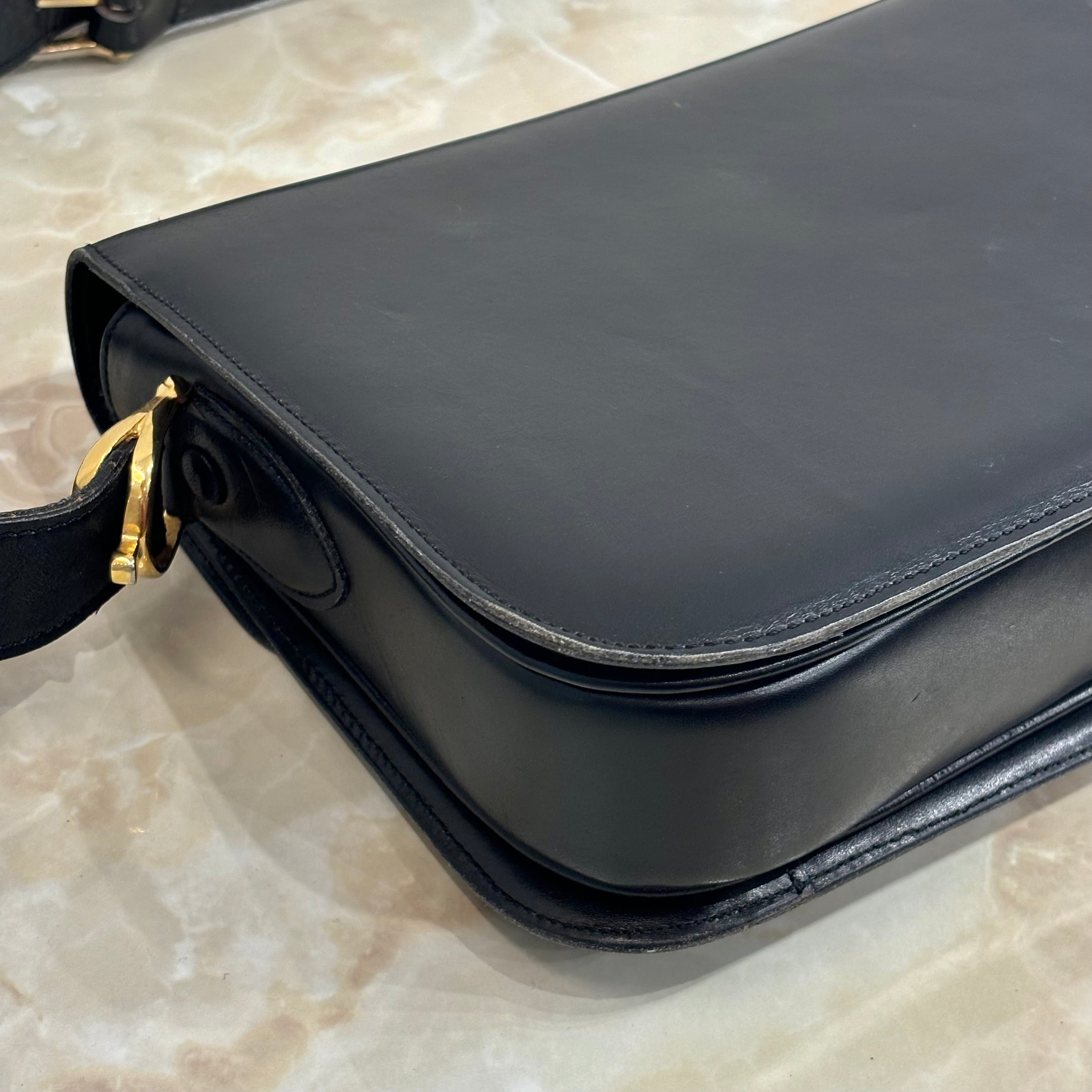 CELINE 馬車金具 レザーショルダーバッグ