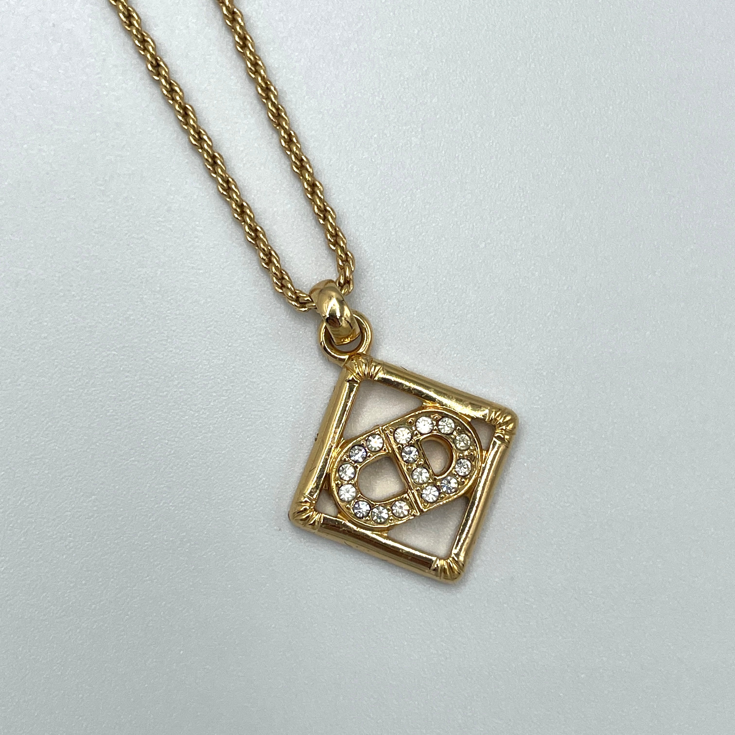 Dior CDロゴ ラインストーン ひし形 ネックレス