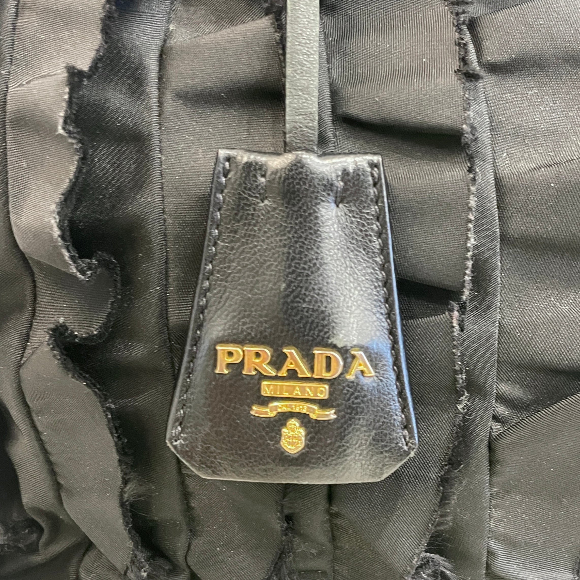 PRADA フリルハンドバッグ