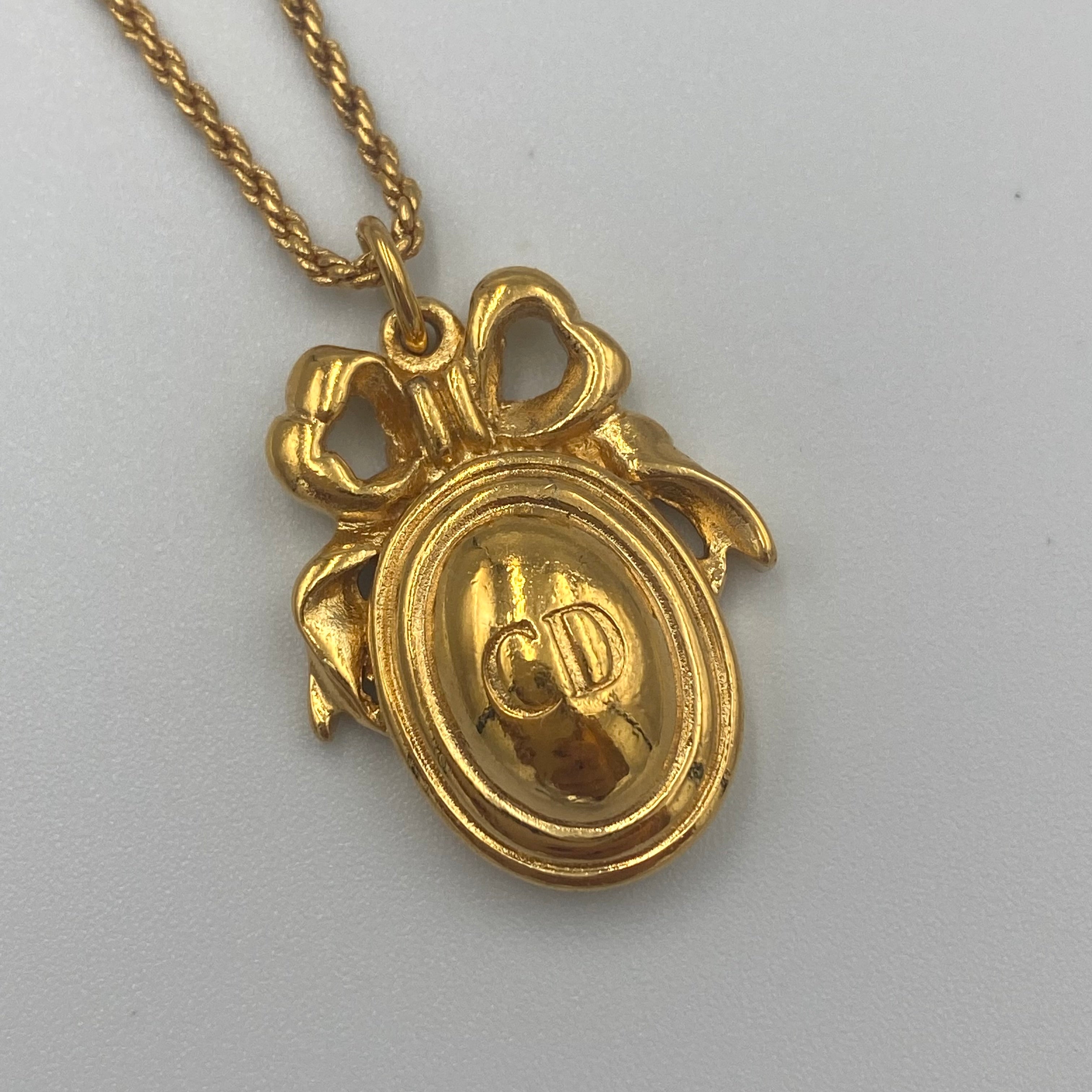 Dior CDロゴ オーバル リボン ツイストチェーンネックレス