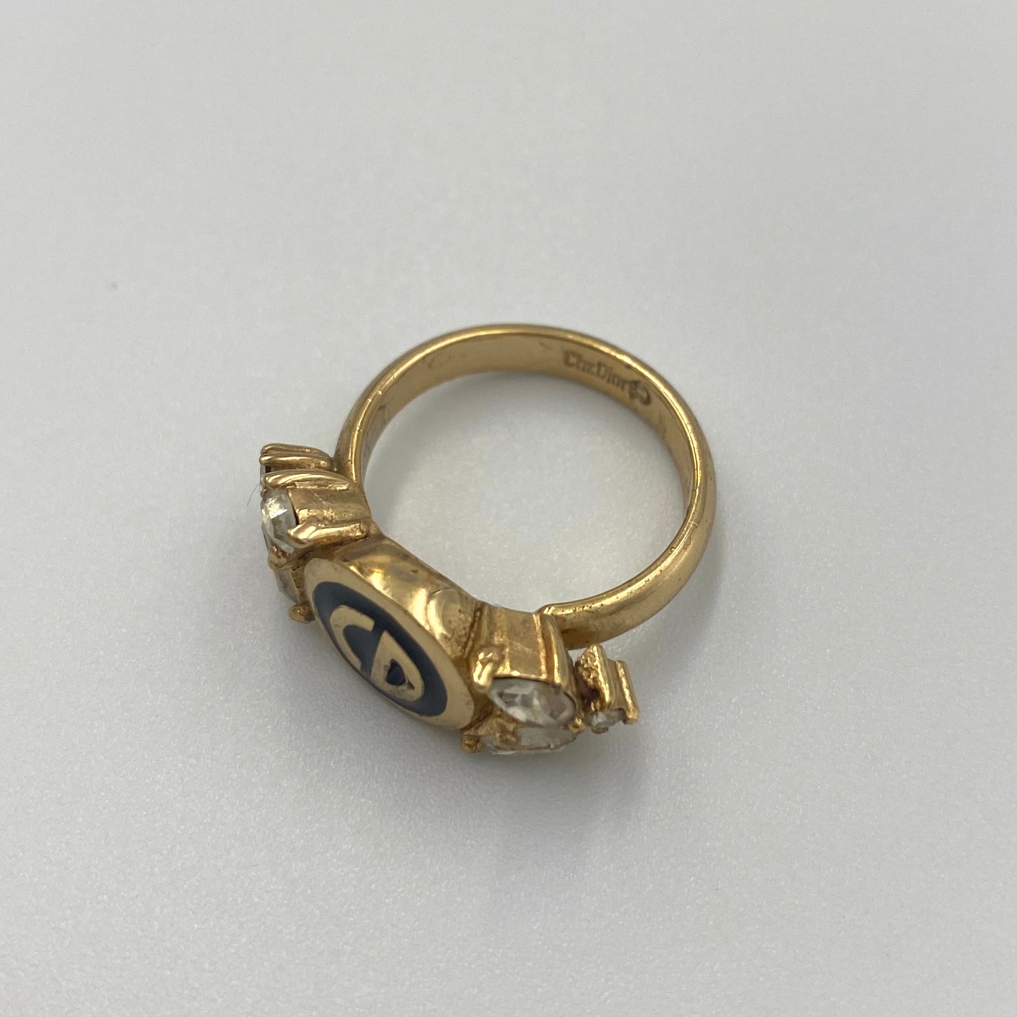 Dior CDロゴ ラインストーン リング