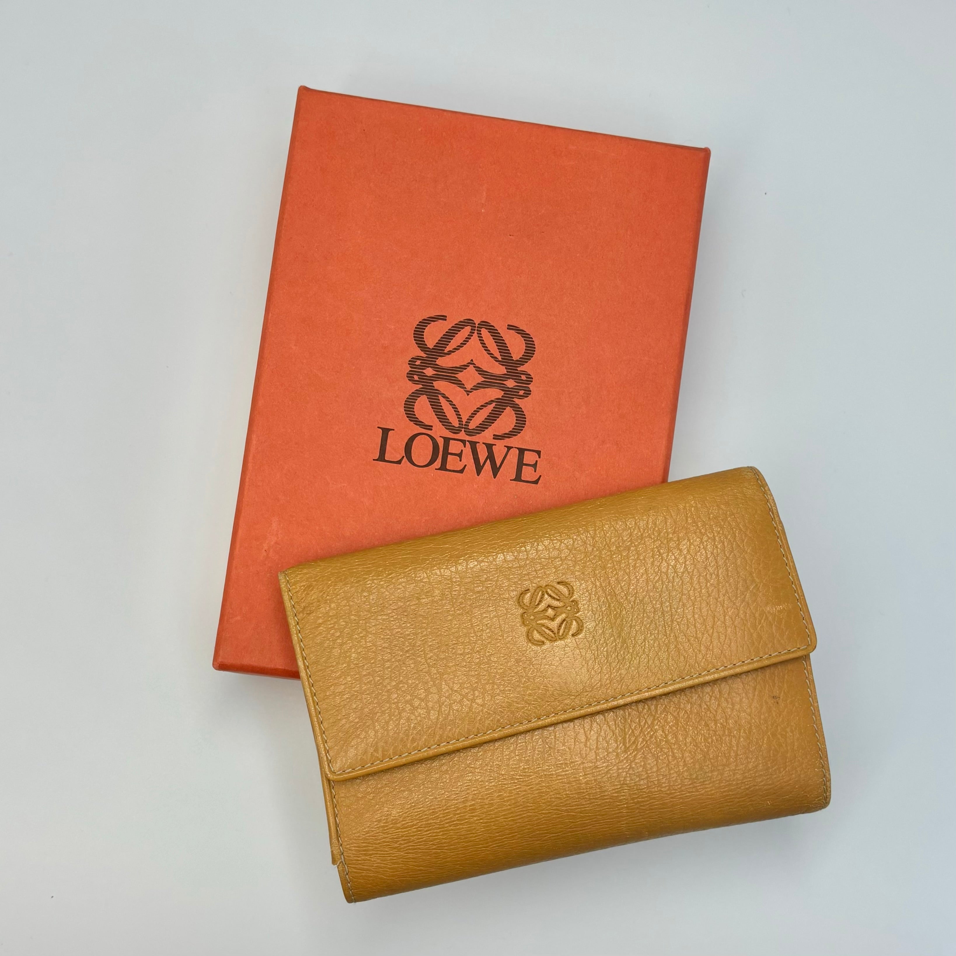 LOEWEロエベ アナグラム レザー 二つ折り財布