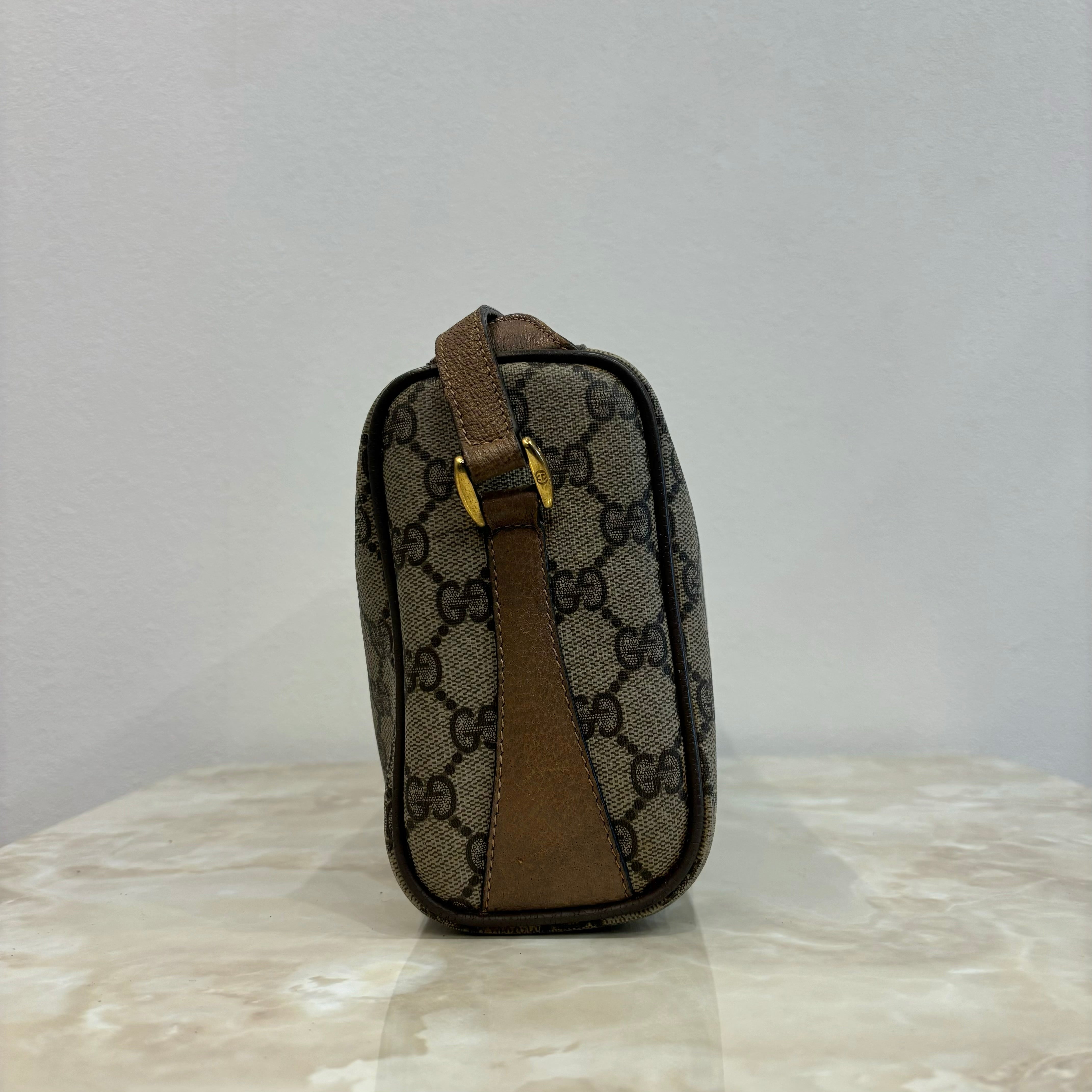 GUUCI ショルダーバッグ