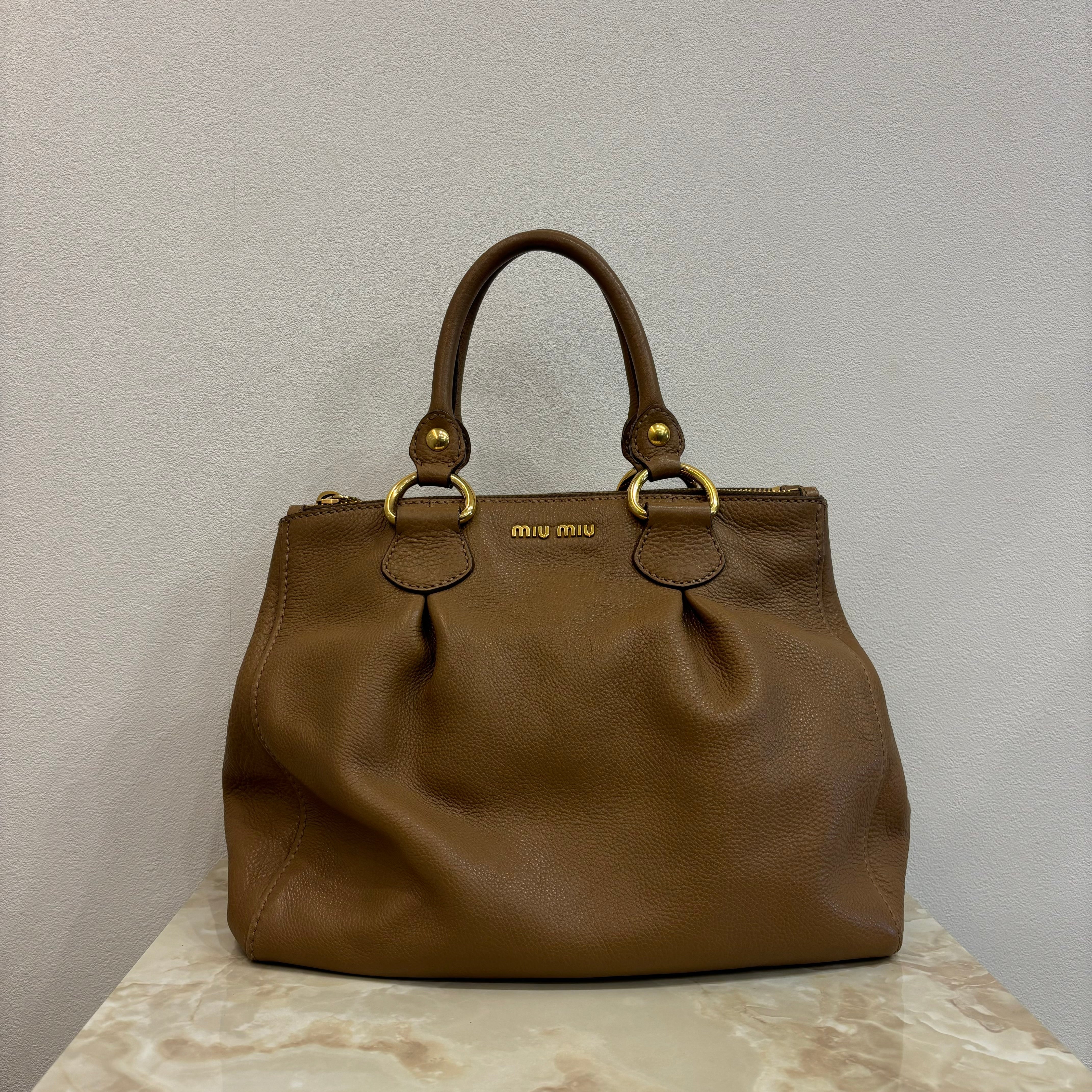 miumiu 2wayハンドバッグ