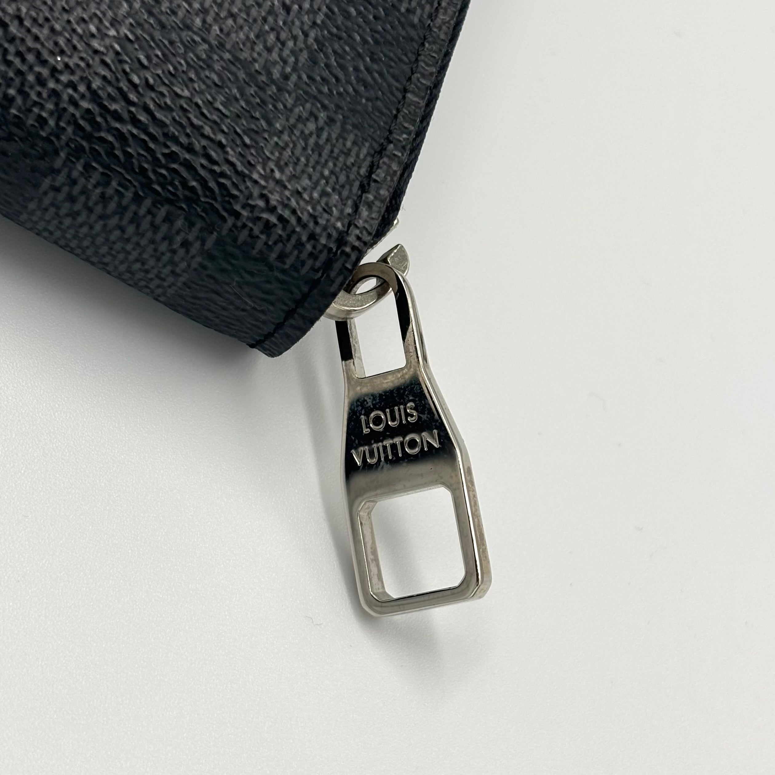 LOUIS VUITTON ジッピー・オーガナイザー(ダミエ・グラフィット)