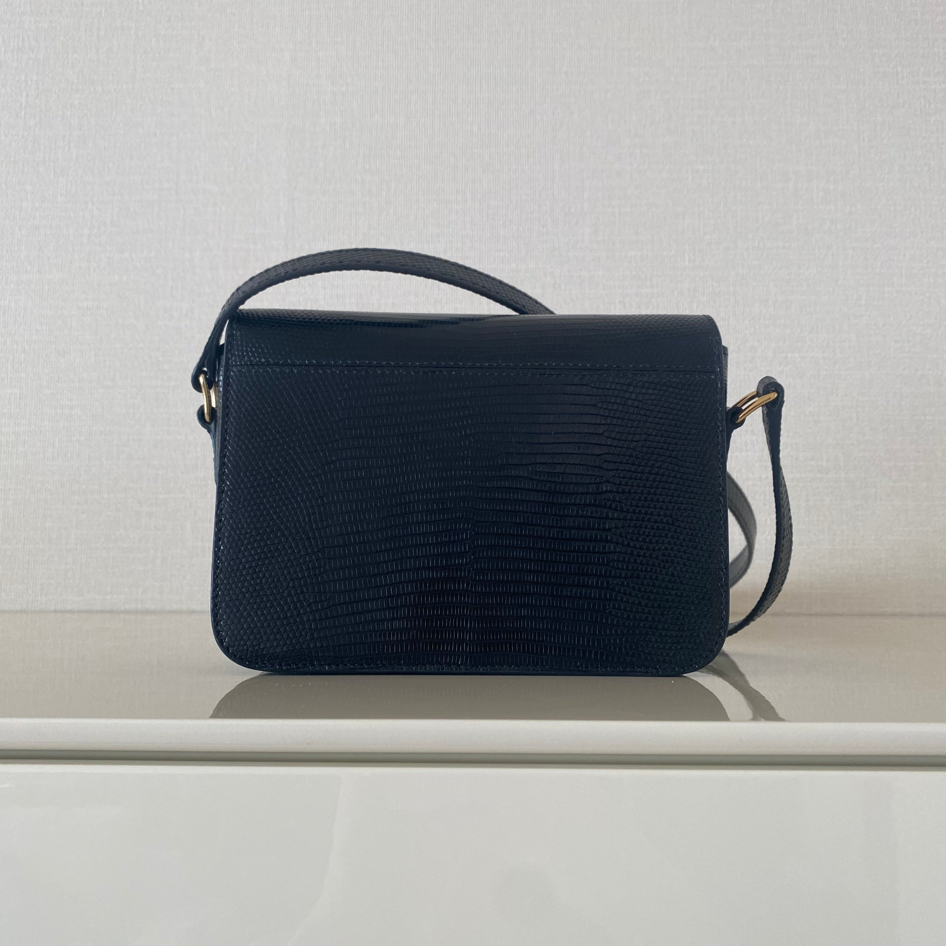 CELINE トリオンフ ショルダーバッグ(リザード)