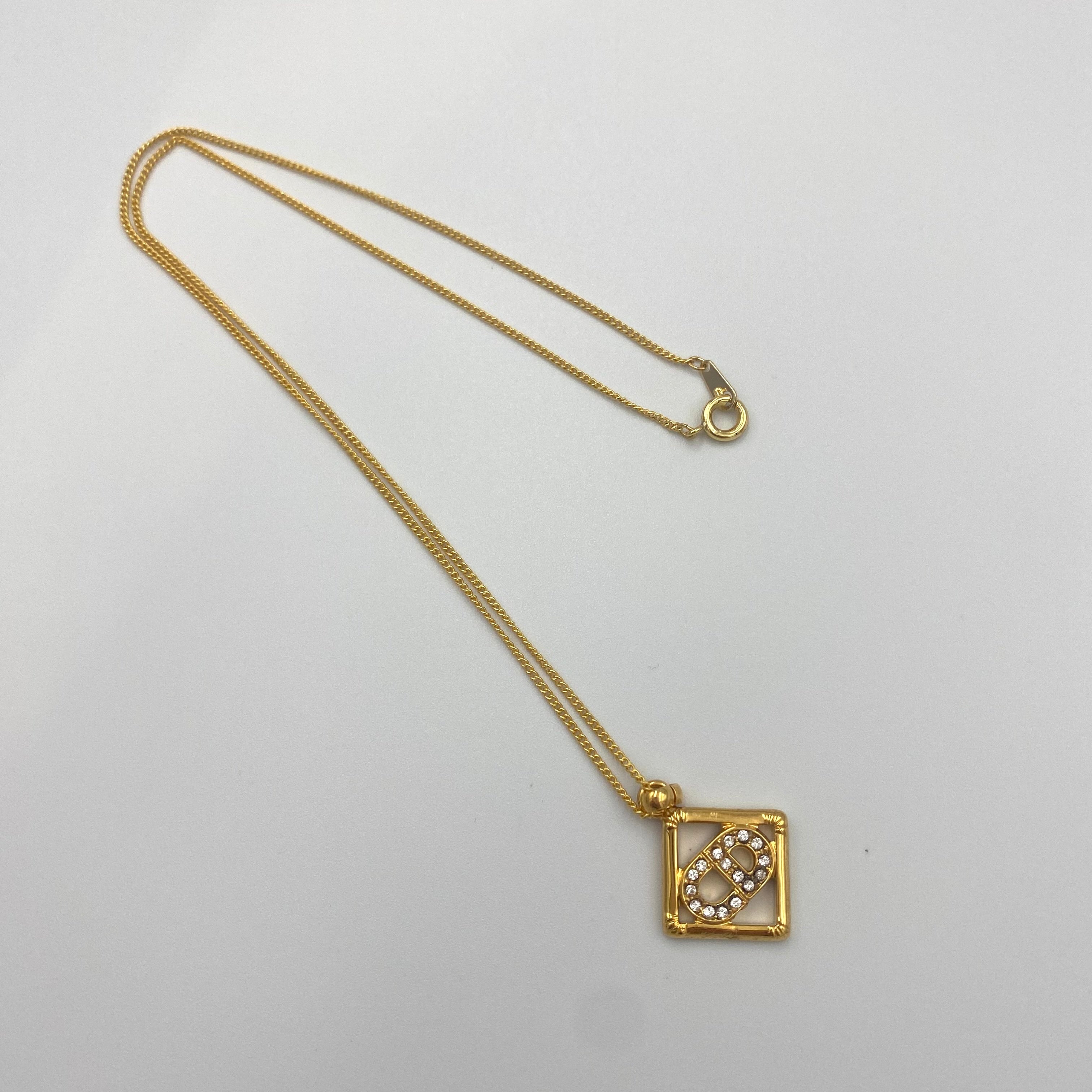 Dior CDロゴ ラインストーン ひし形 ネックレス