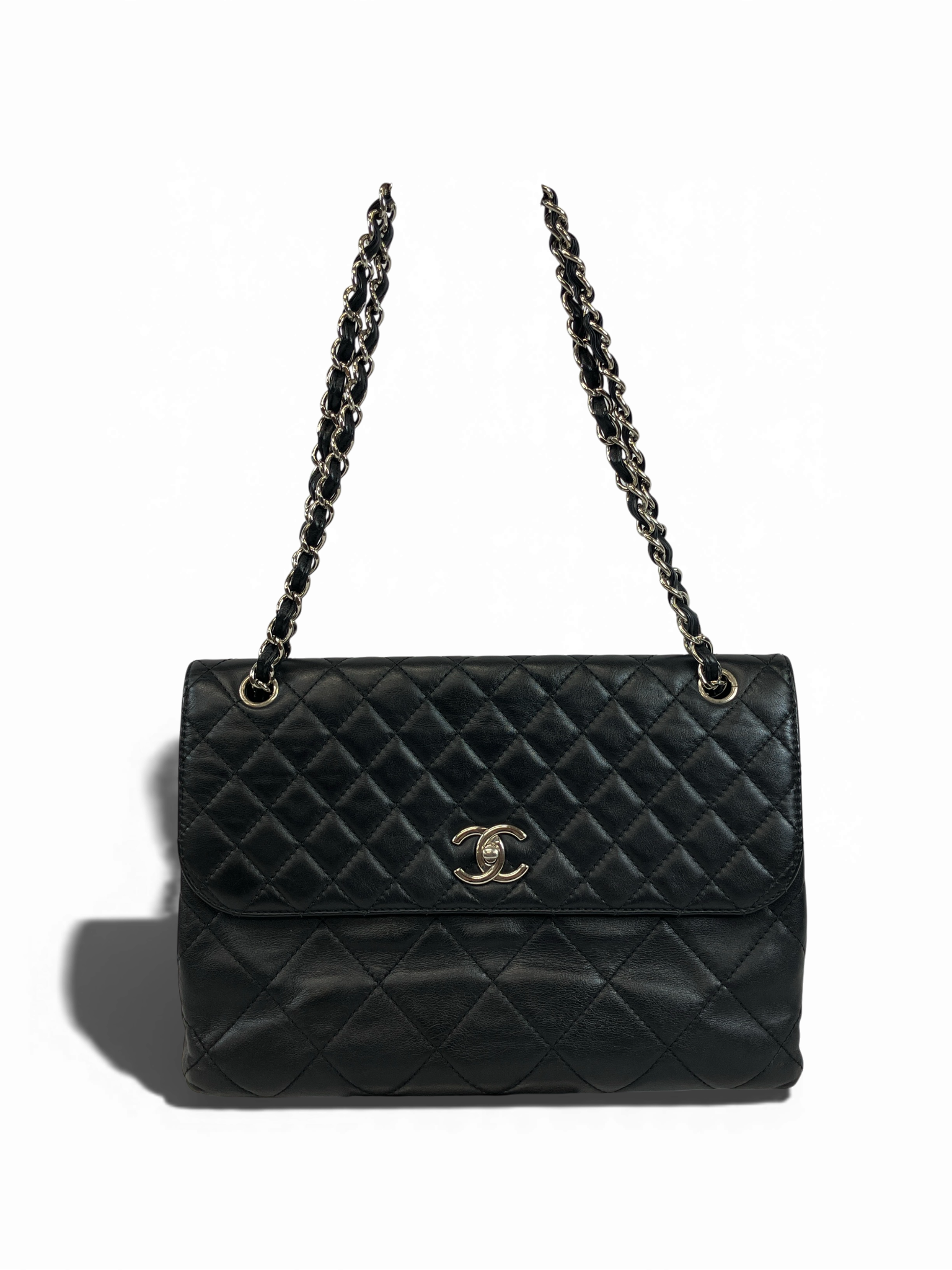 CHANEL チェーンショルダー デカマトラッセ ラムスキン