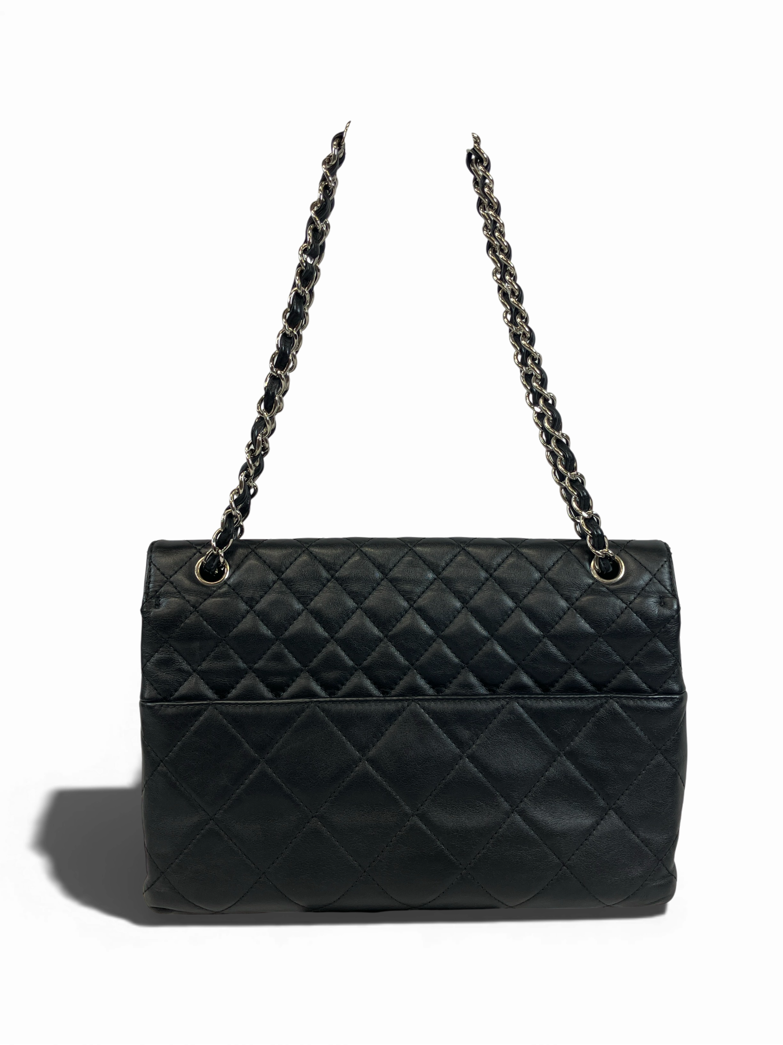 CHANEL チェーンショルダー デカマトラッセ ラムスキン