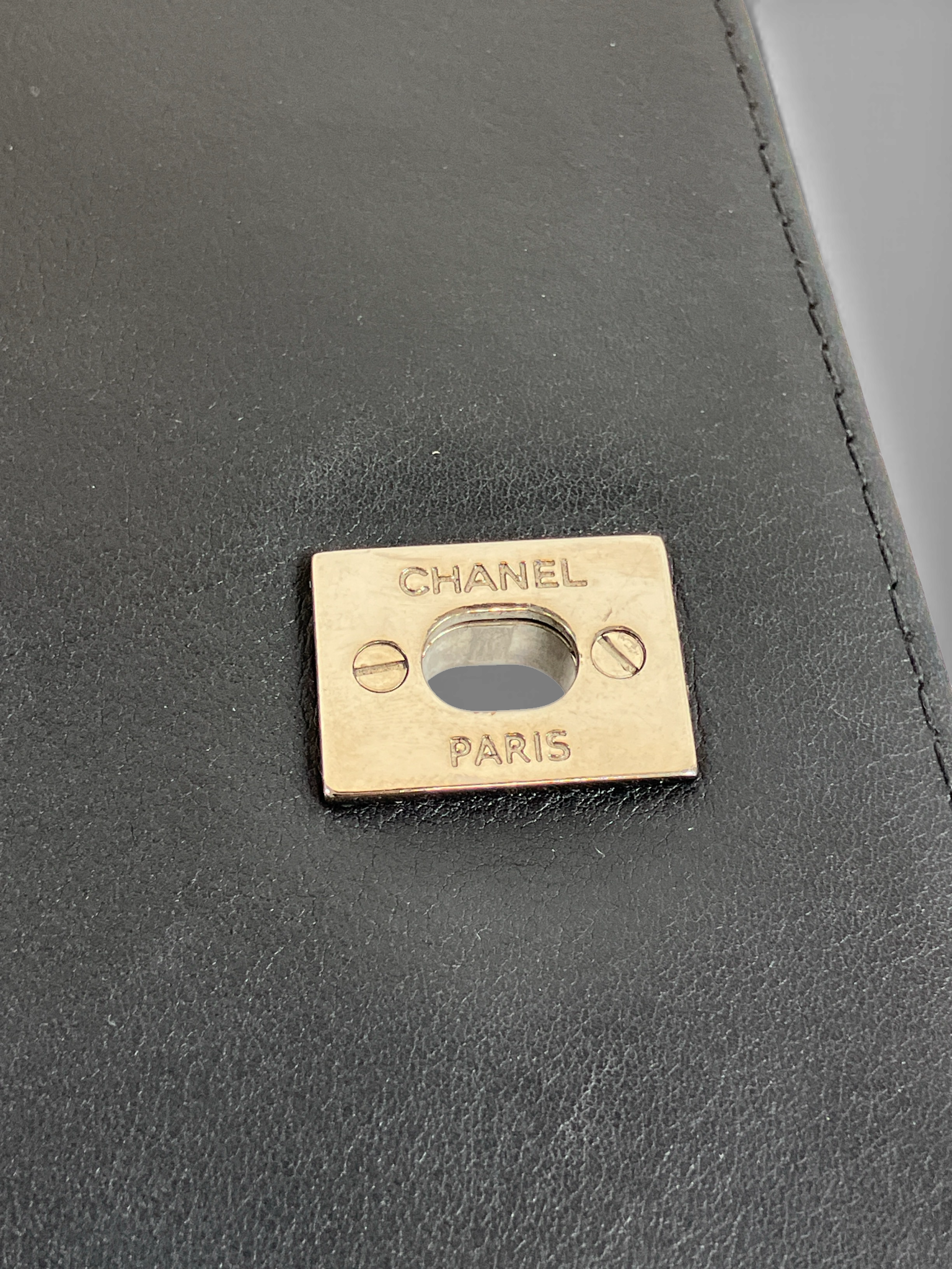CHANEL チェーンショルダー デカマトラッセ ラムスキン