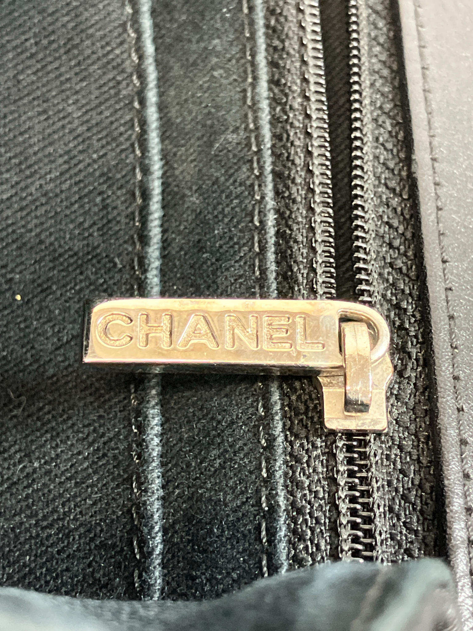 CHANEL チェーンショルダー デカマトラッセ ラムスキン