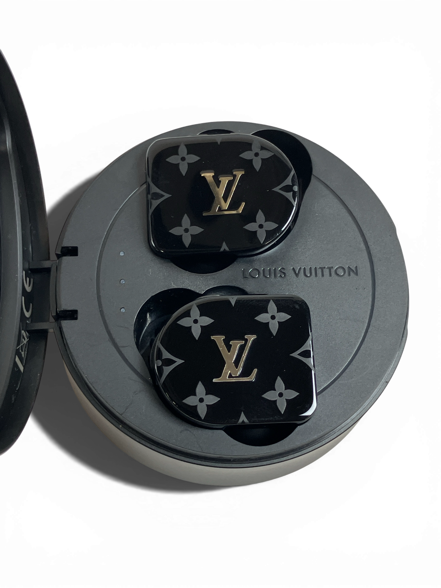 LOUIS VUITTON ルイヴィトン ホライゾン ブラック モノグラム イヤホン QAB010