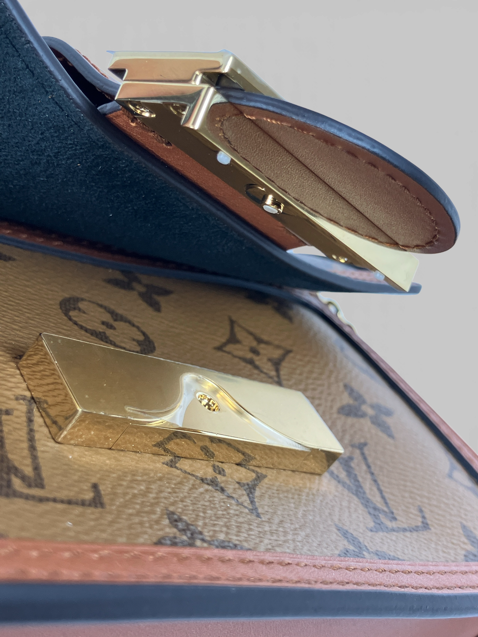 LOUIS VUITTON ポルトフォイユドーフィーヌ モノグラムリバース ショルダーバッグ M68746
